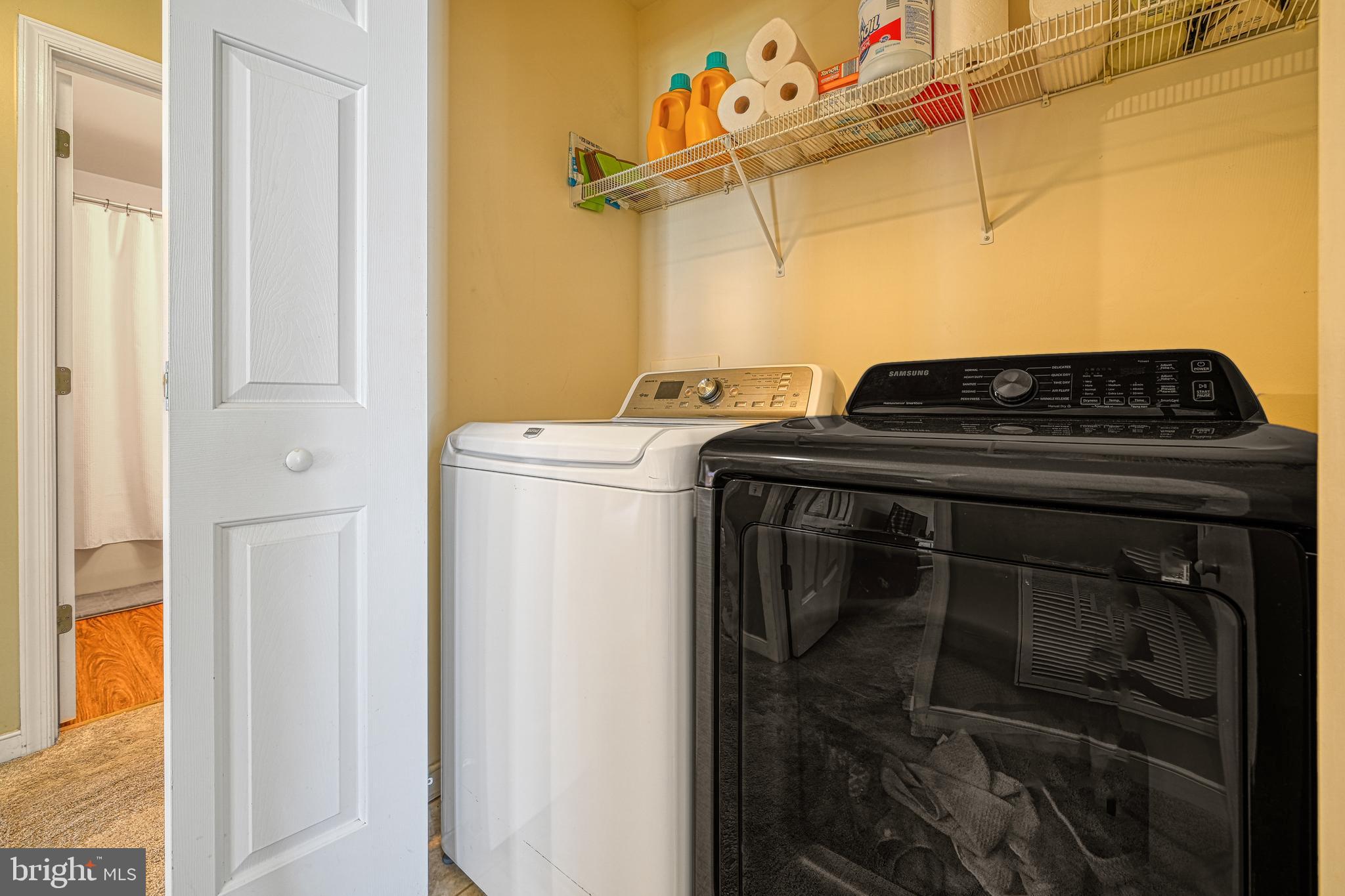 LAKESIDE WOODS - Residential