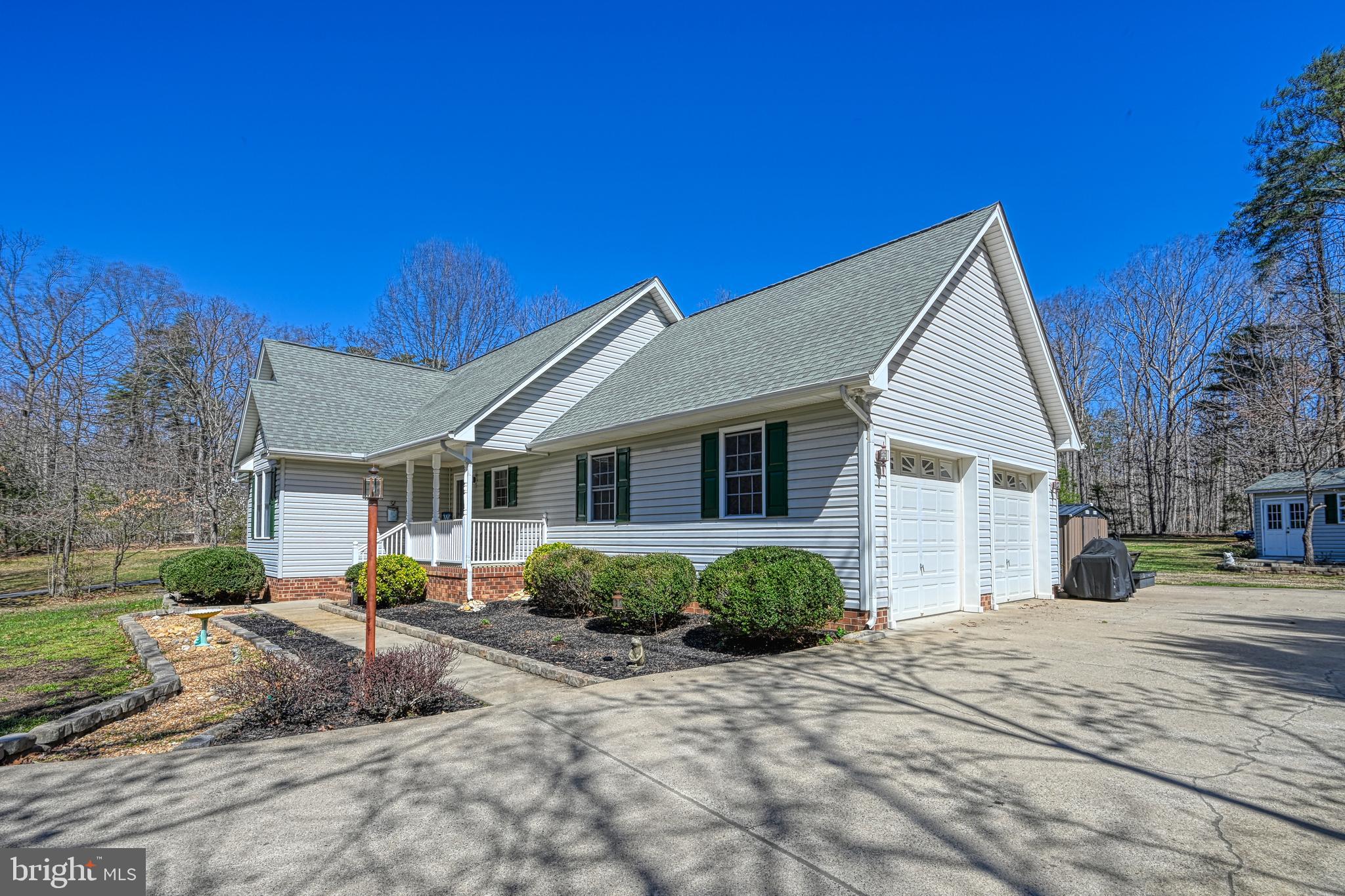 LAKESIDE WOODS - Residential