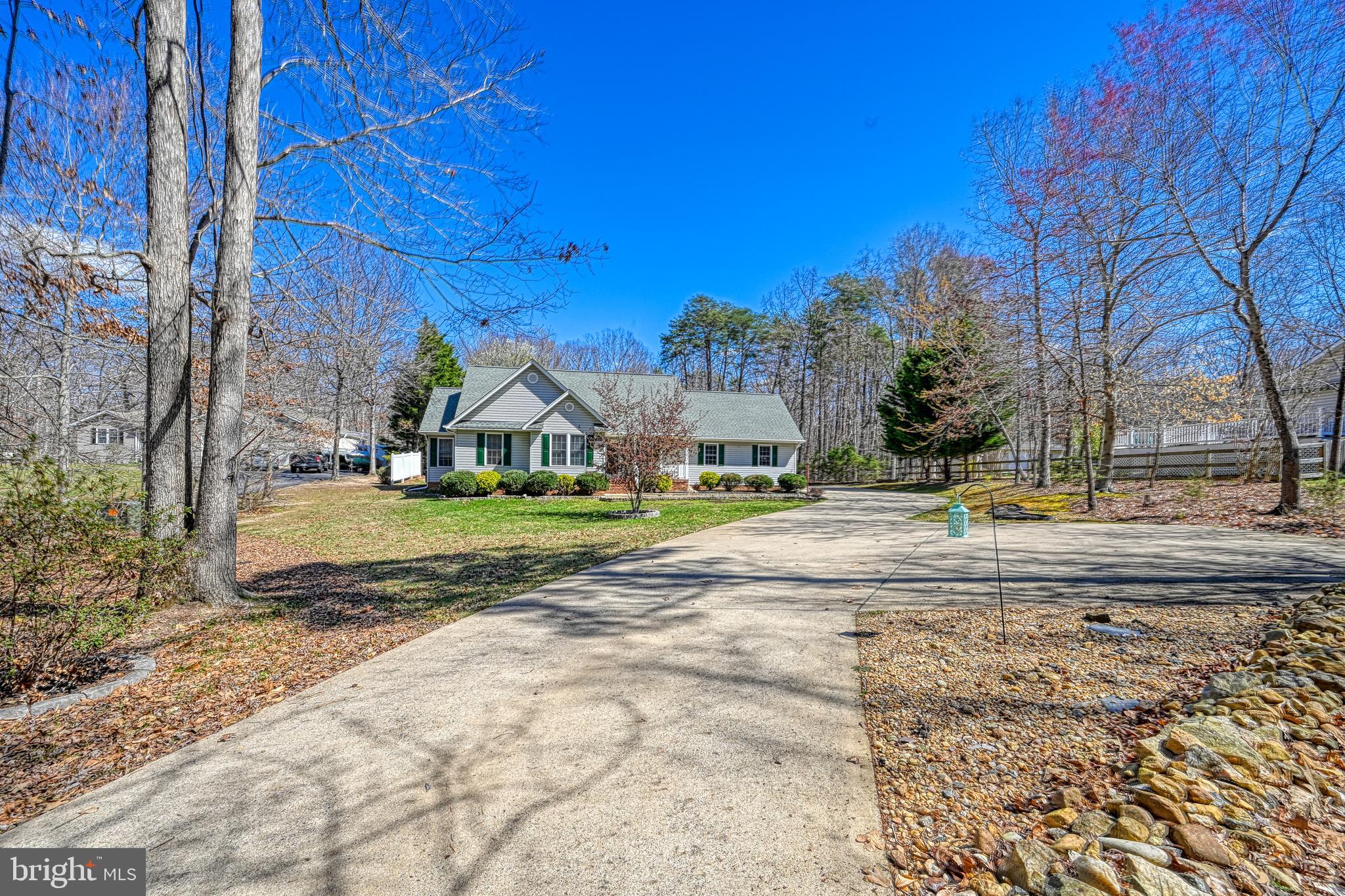 LAKESIDE WOODS - Residential