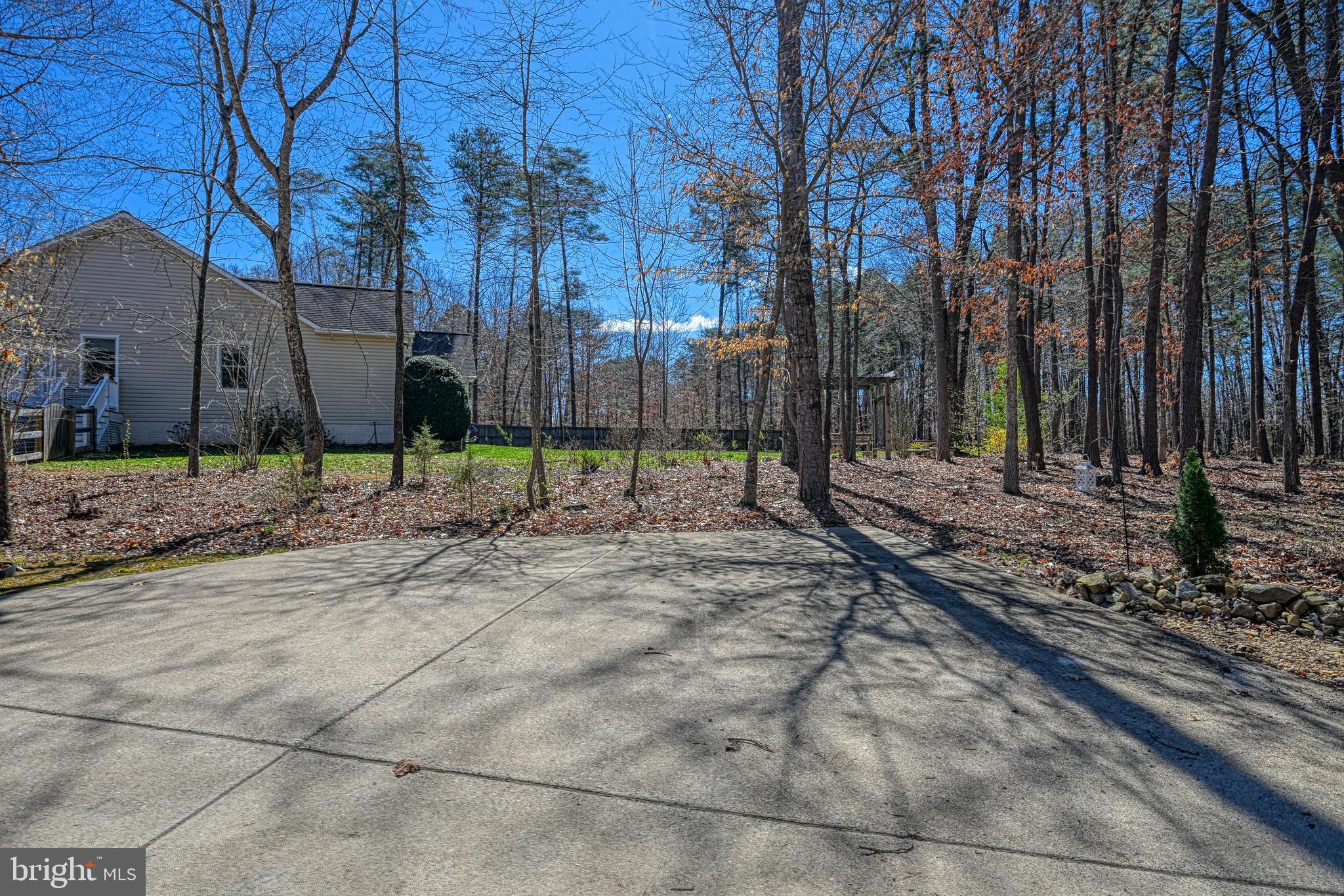 LAKESIDE WOODS - Residential