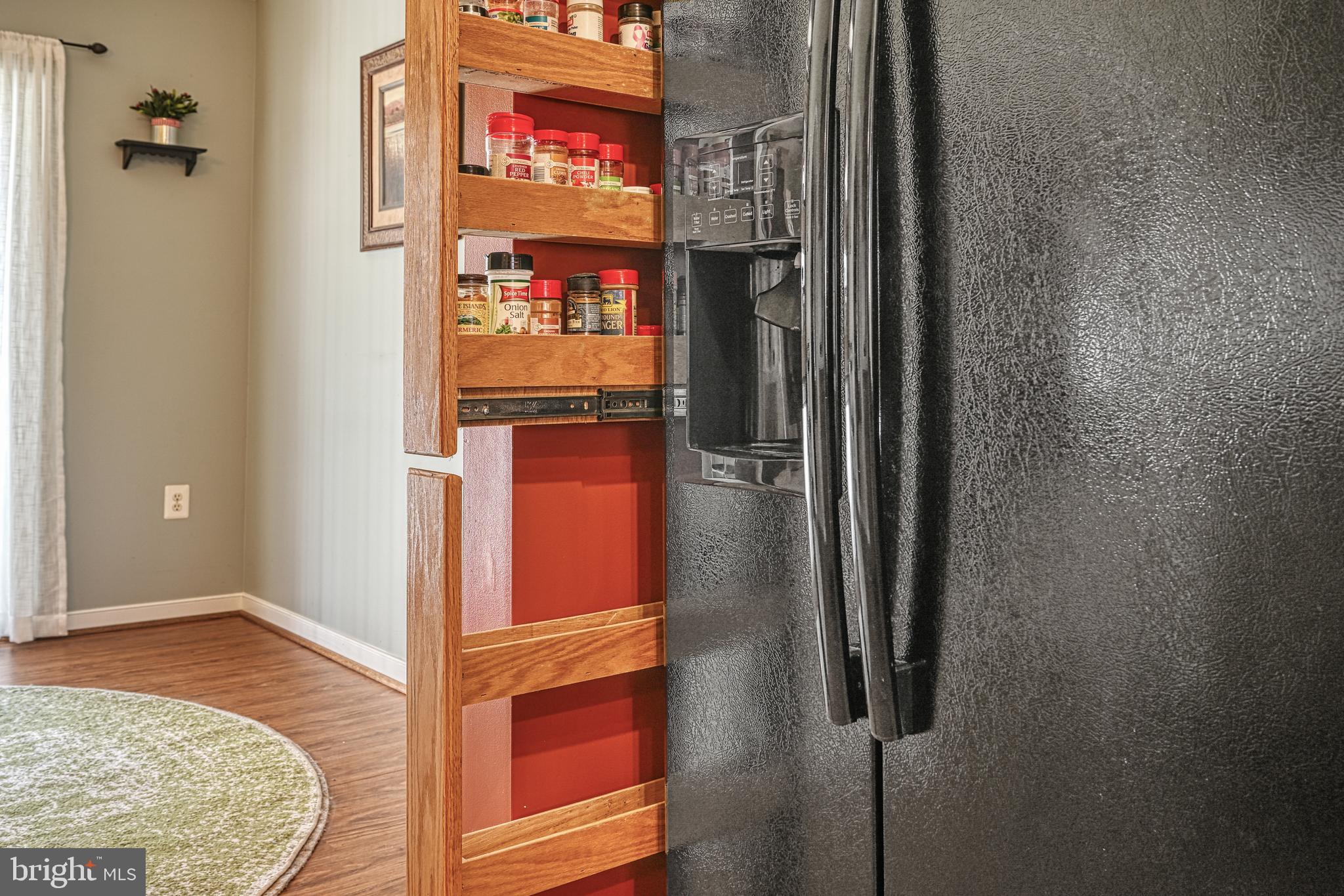 LAKESIDE WOODS - Residential