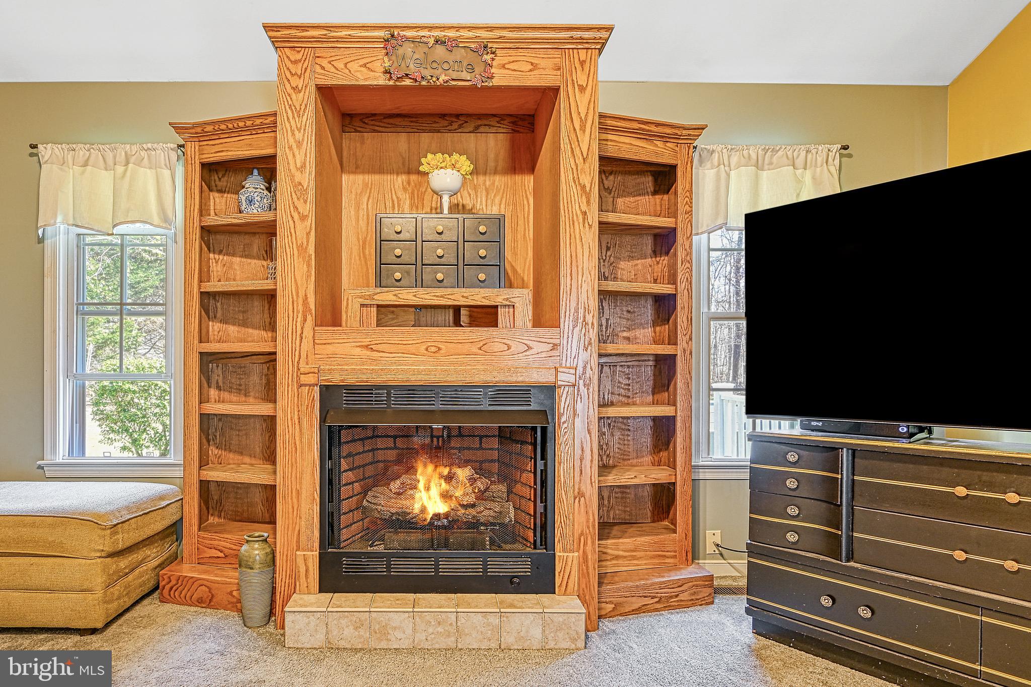 LAKESIDE WOODS - Residential