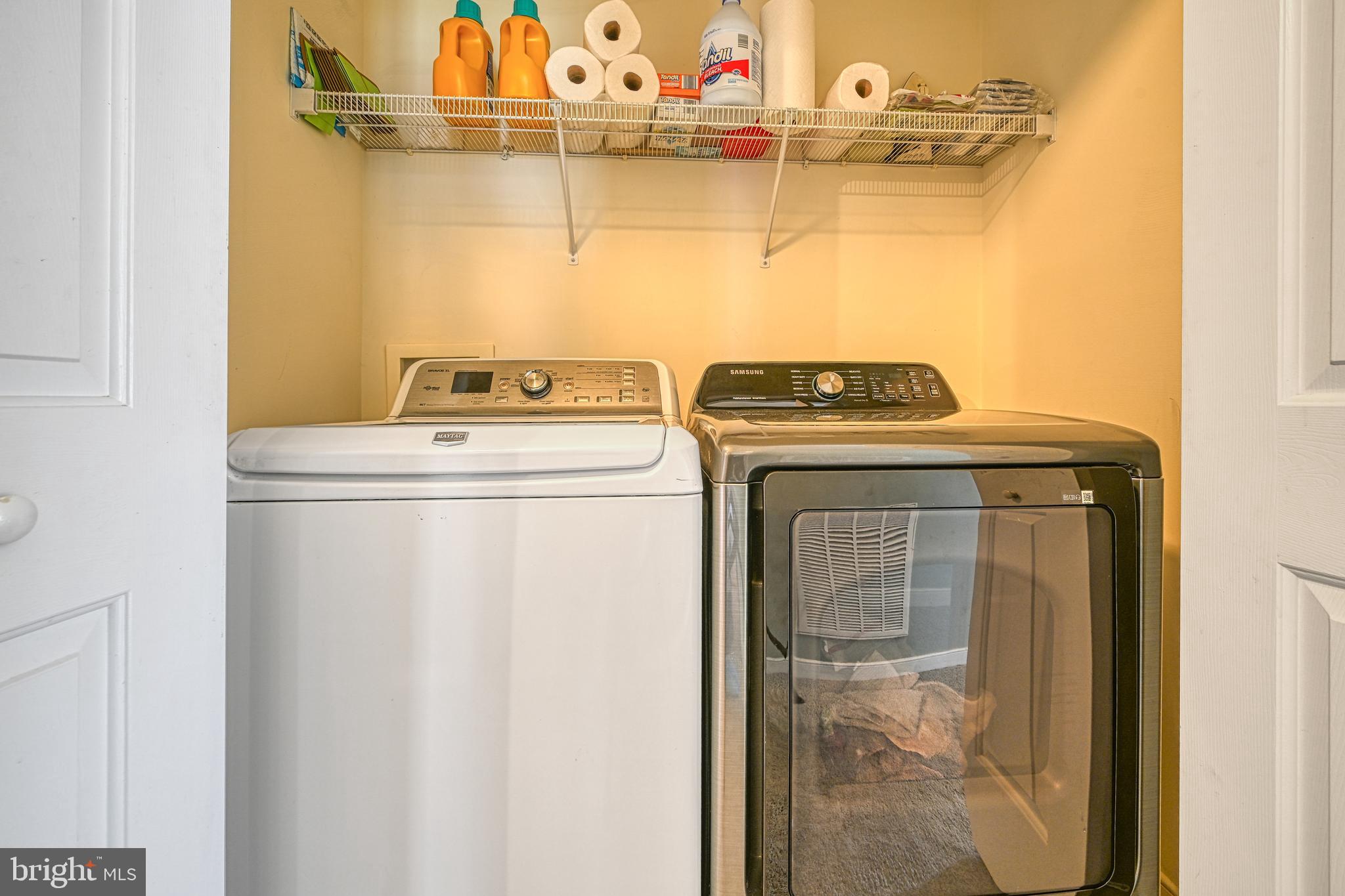 LAKESIDE WOODS - Residential