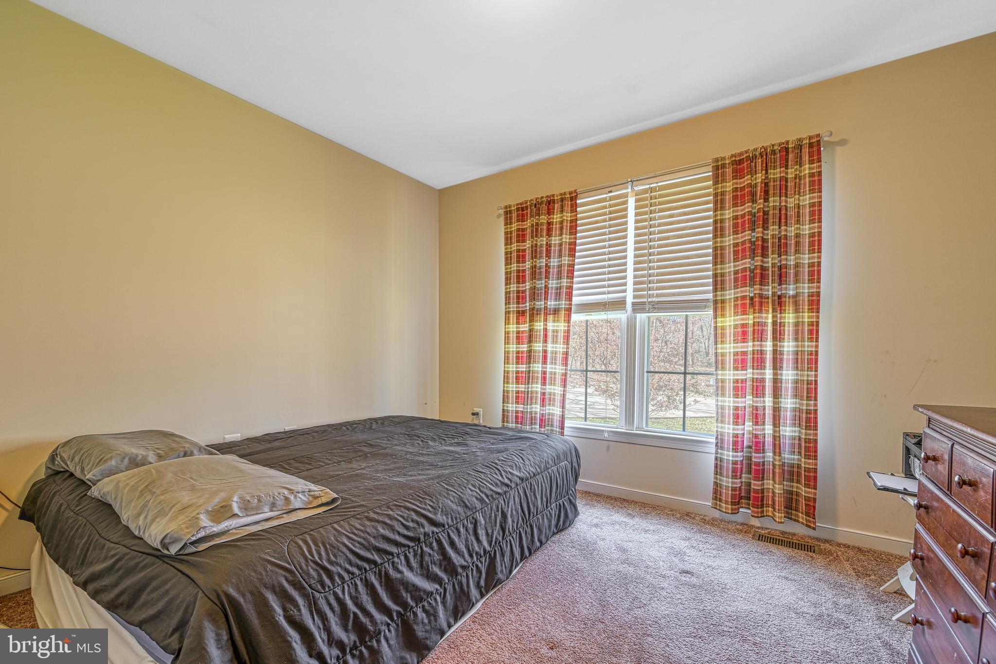 LAKESIDE WOODS - Residential