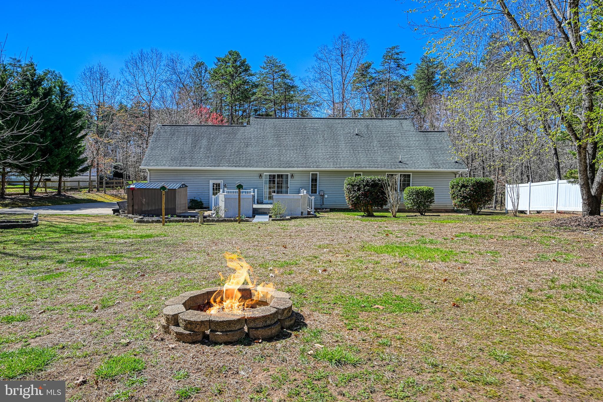 LAKESIDE WOODS - Residential