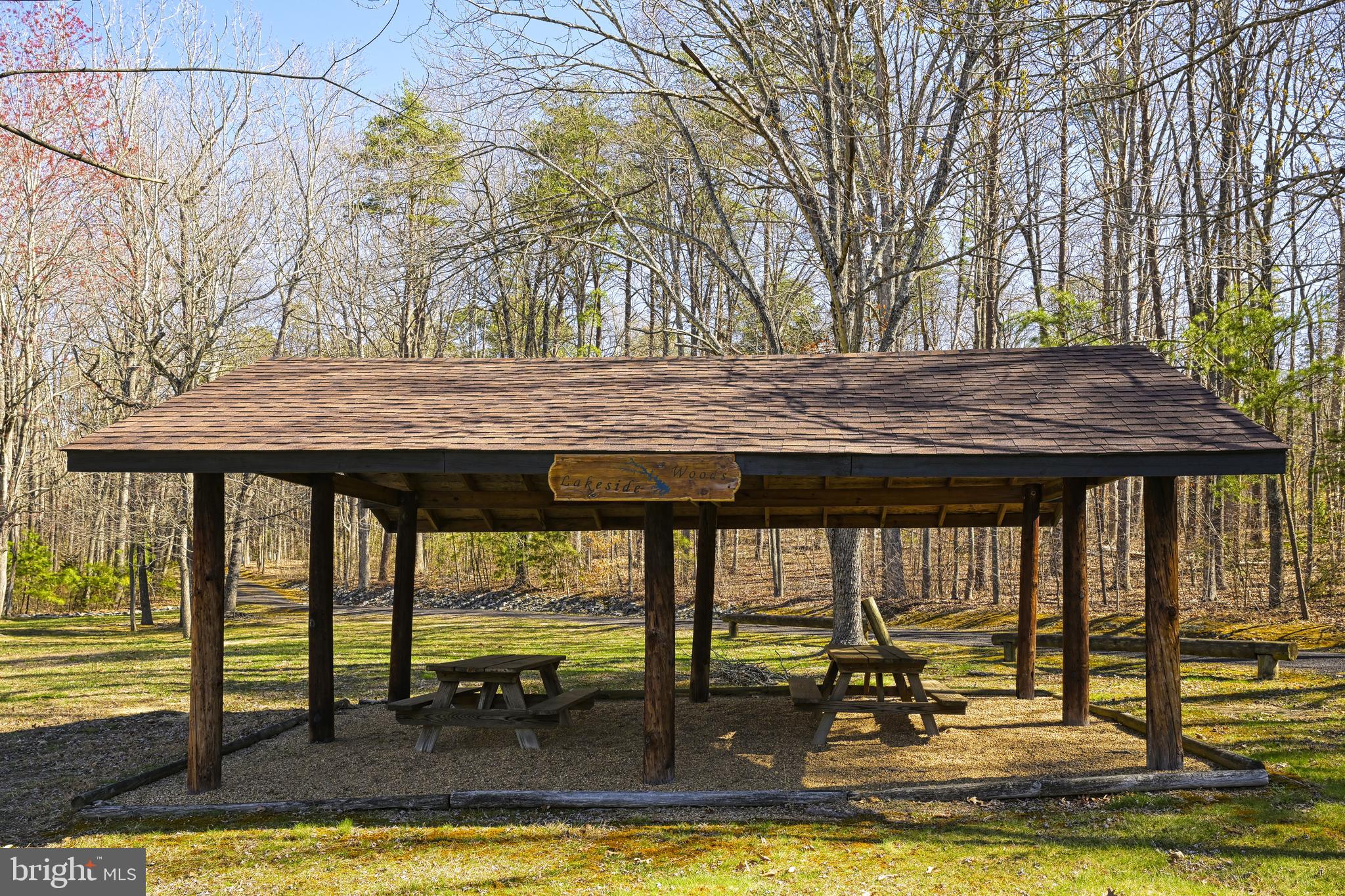 LAKESIDE WOODS - Residential