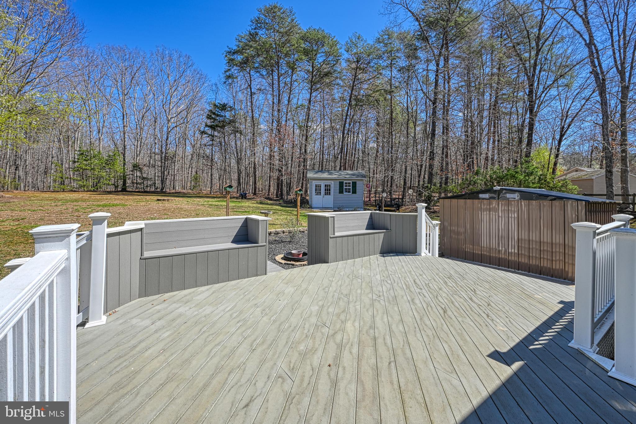 LAKESIDE WOODS - Residential