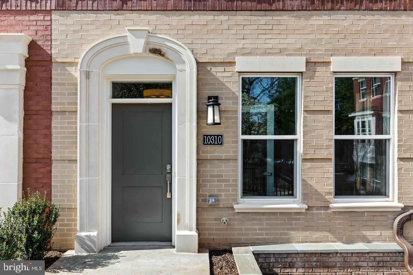10302 GROSVENOR PLACE