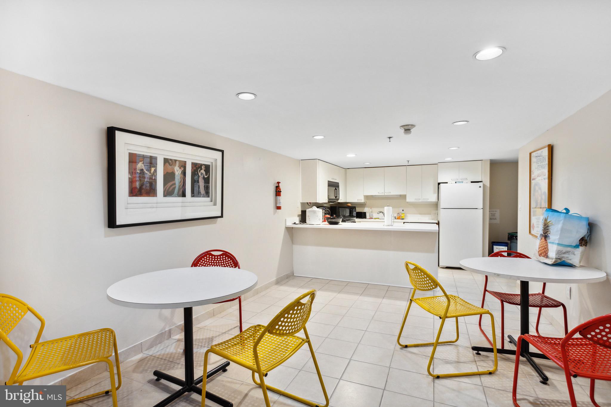 RITTENHOUSE SQUARE - Commercial Sale
