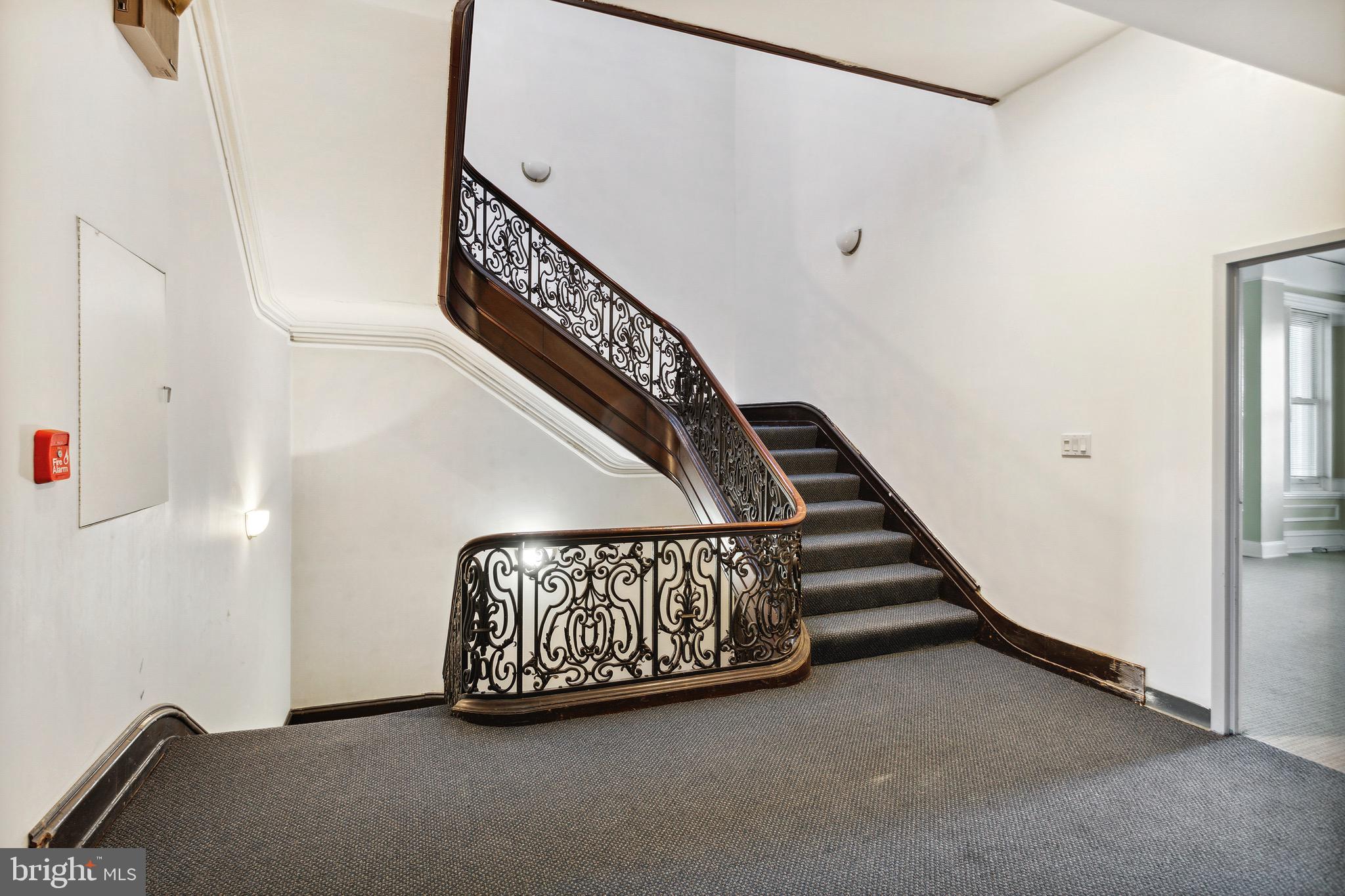RITTENHOUSE SQUARE - Commercial Sale
