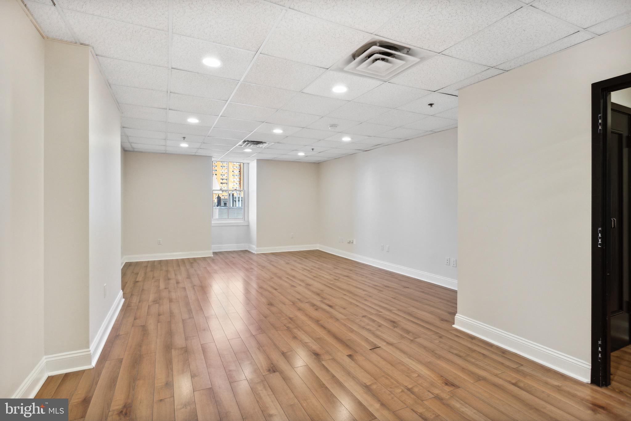 RITTENHOUSE SQUARE - Commercial Sale