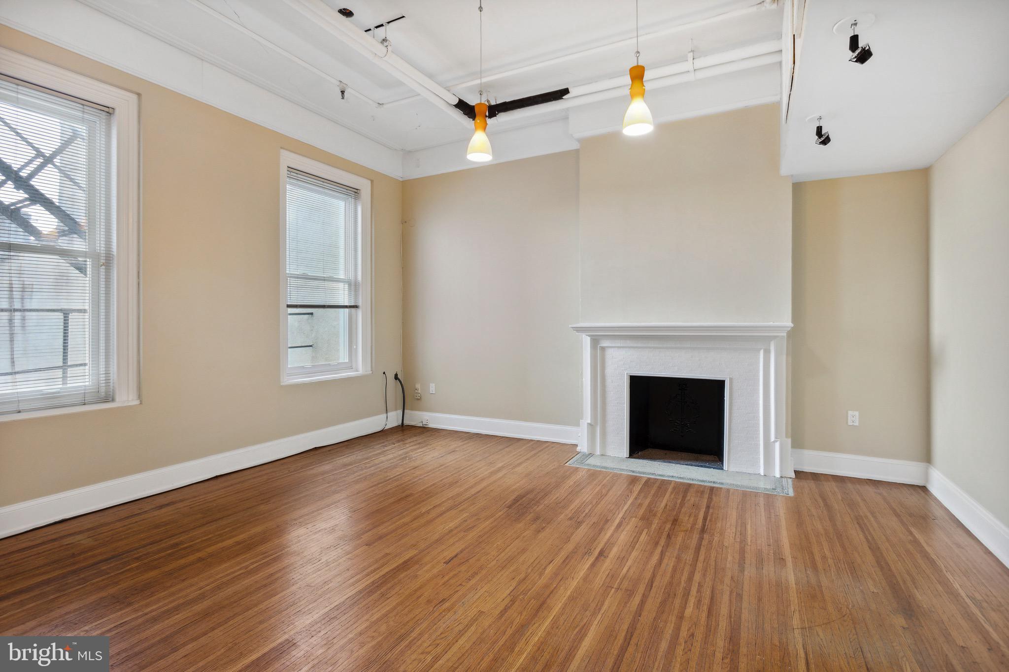 RITTENHOUSE SQUARE - Commercial Sale