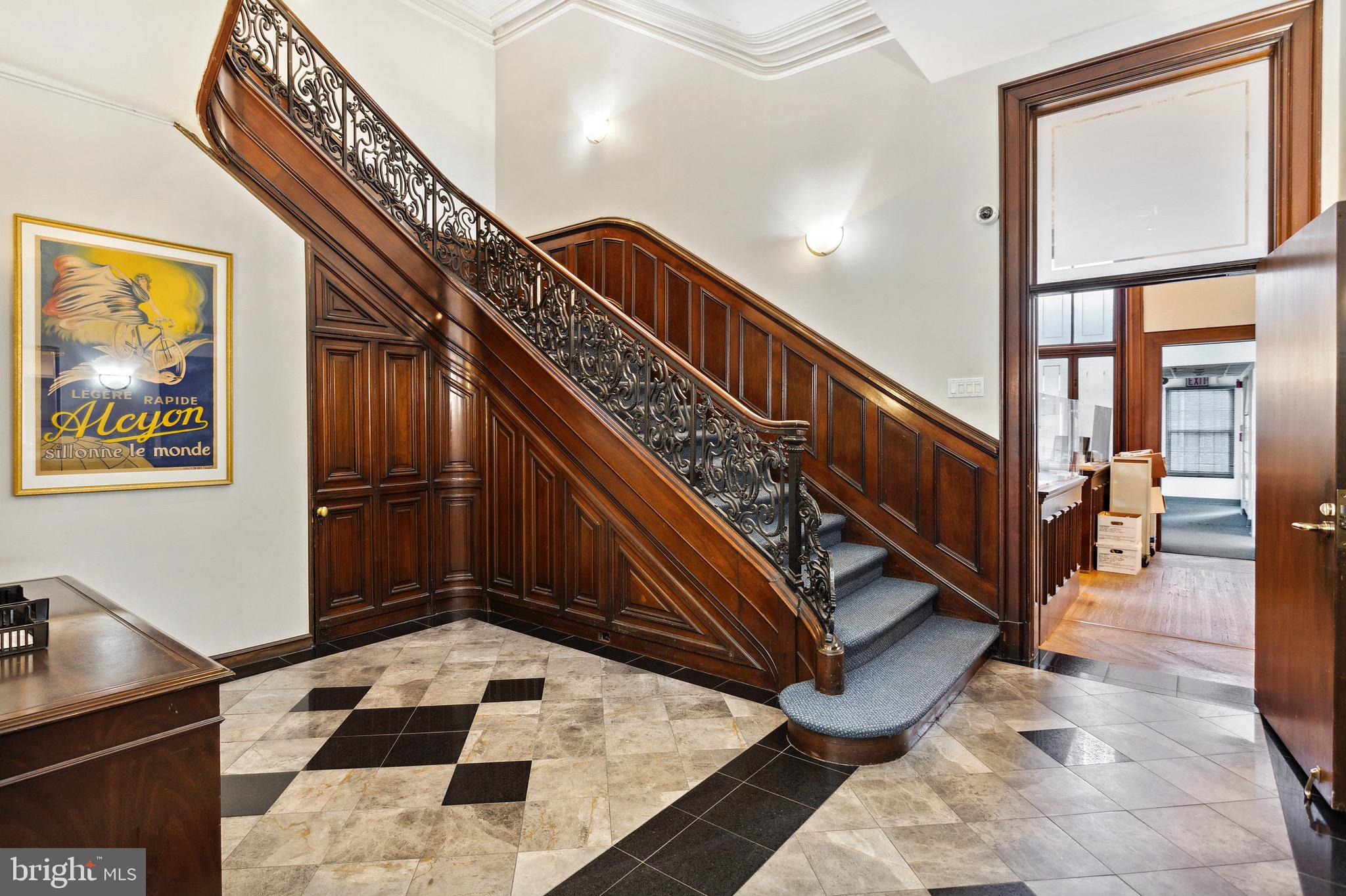 RITTENHOUSE SQUARE - Commercial Sale