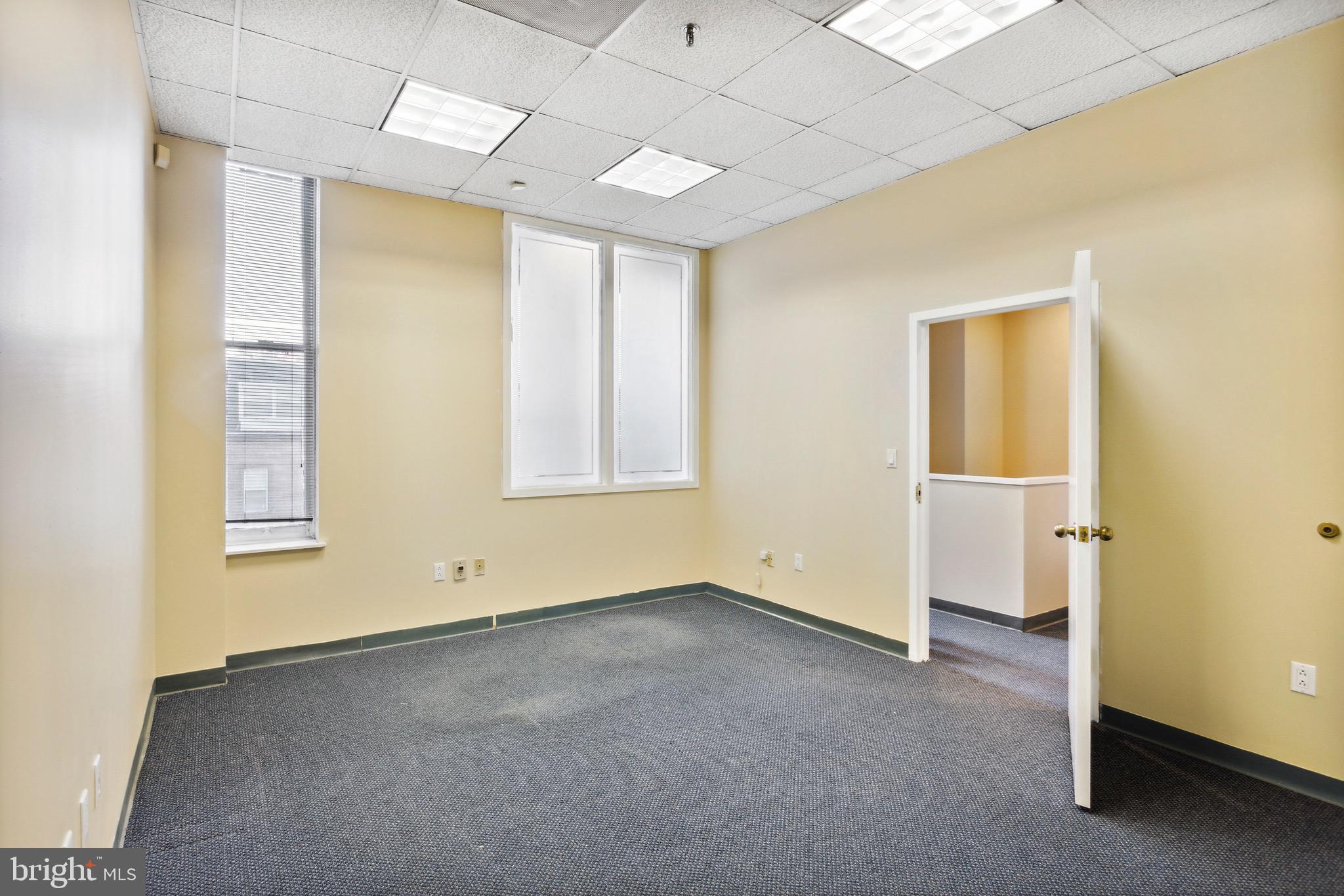 RITTENHOUSE SQUARE - Commercial Sale