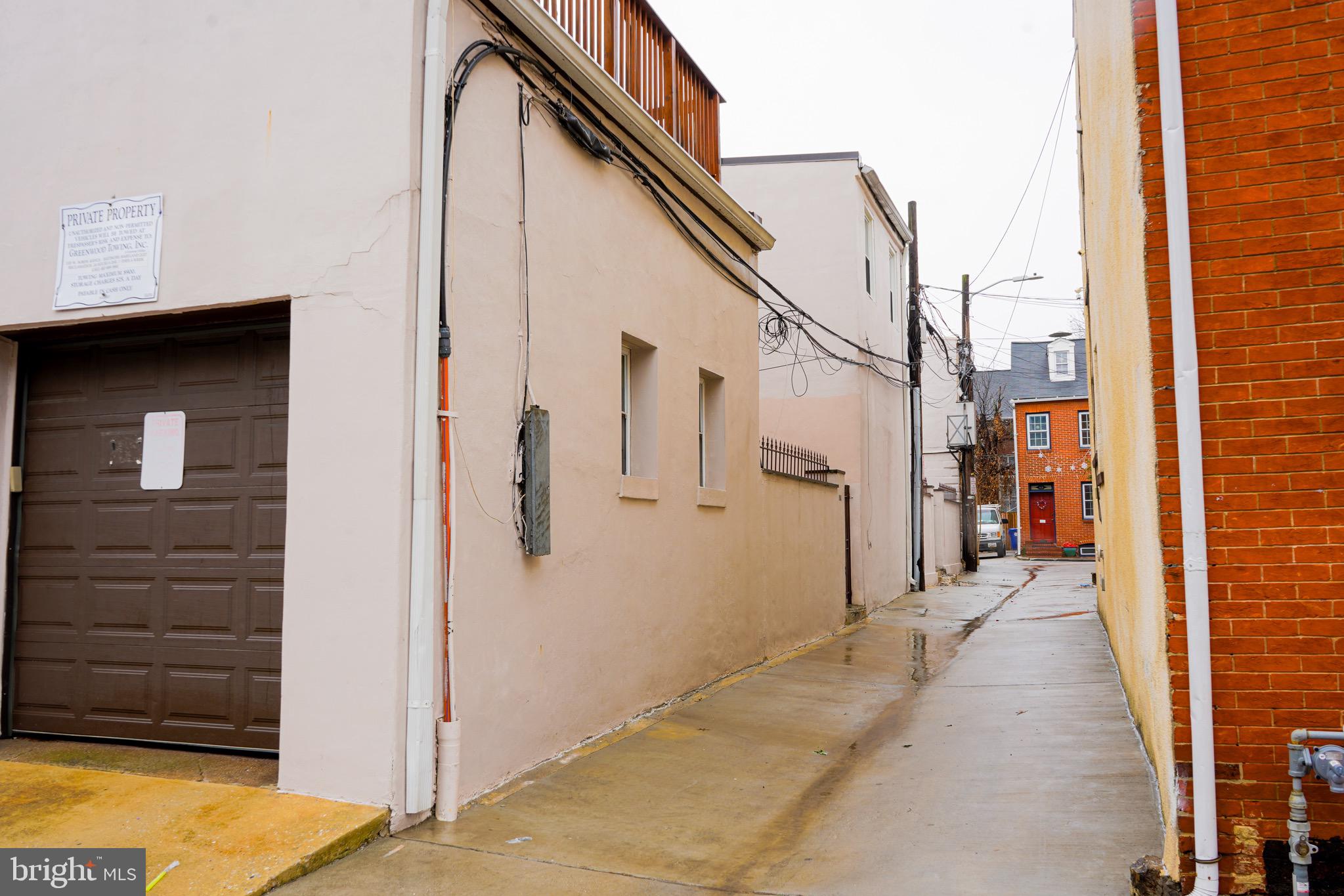 916 LIGHT STREET