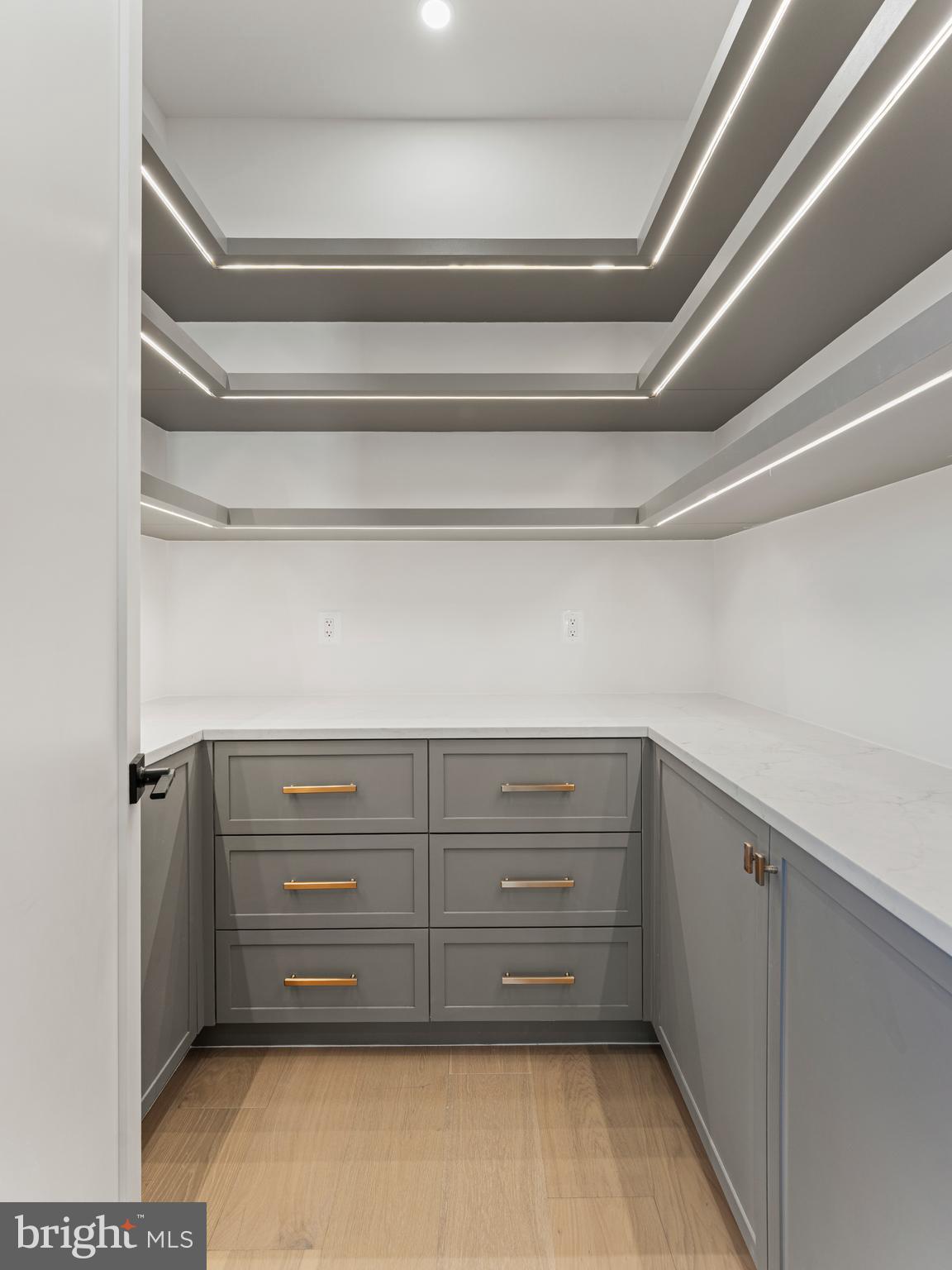 VIENNA WOODS - Residential