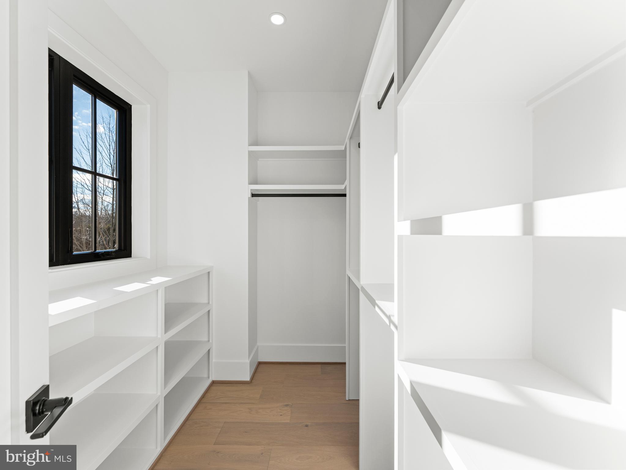 VIENNA WOODS - Residential