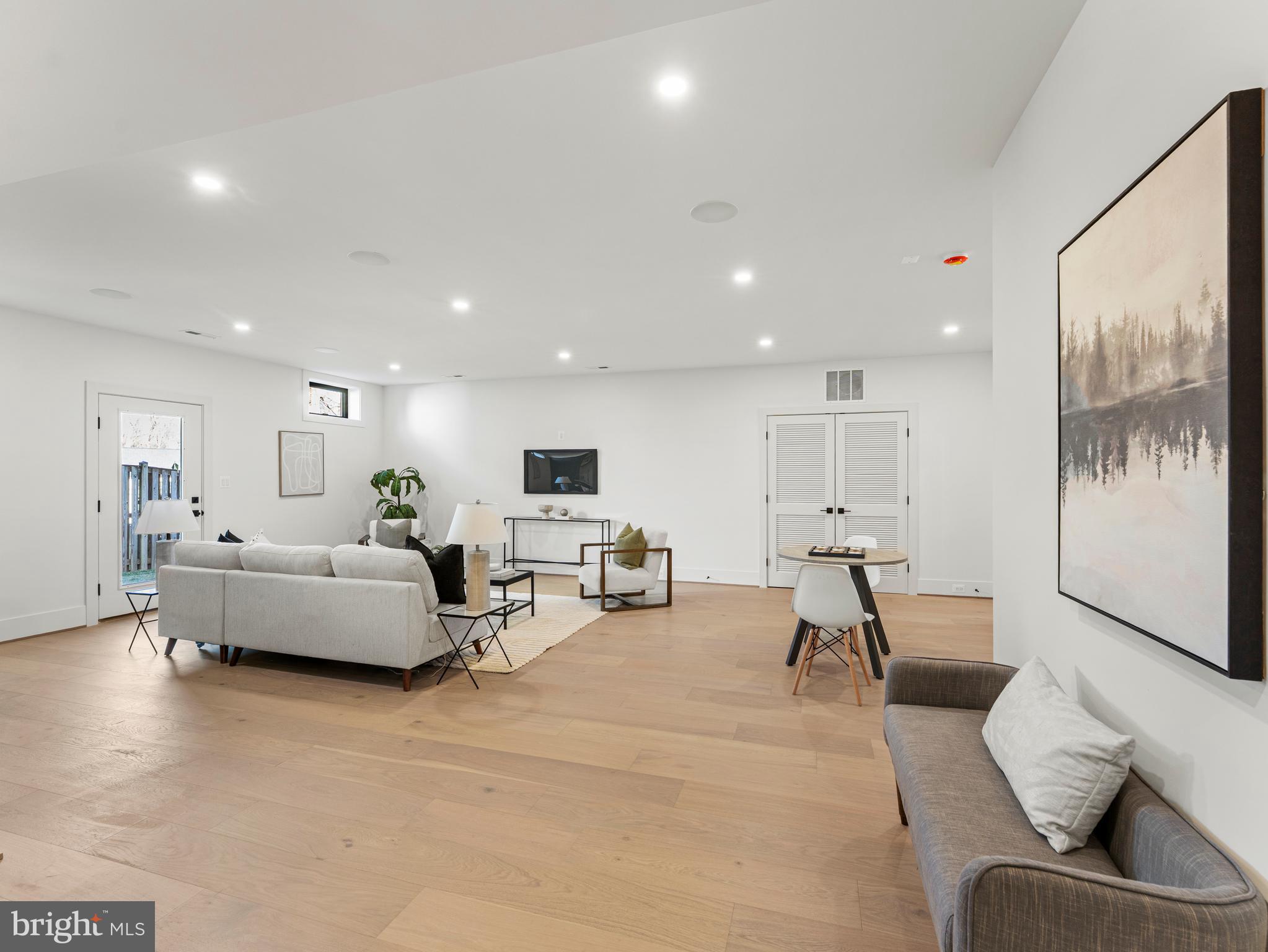 VIENNA WOODS - Residential