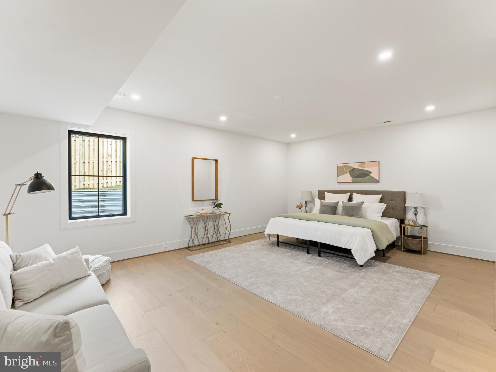 VIENNA WOODS - Residential