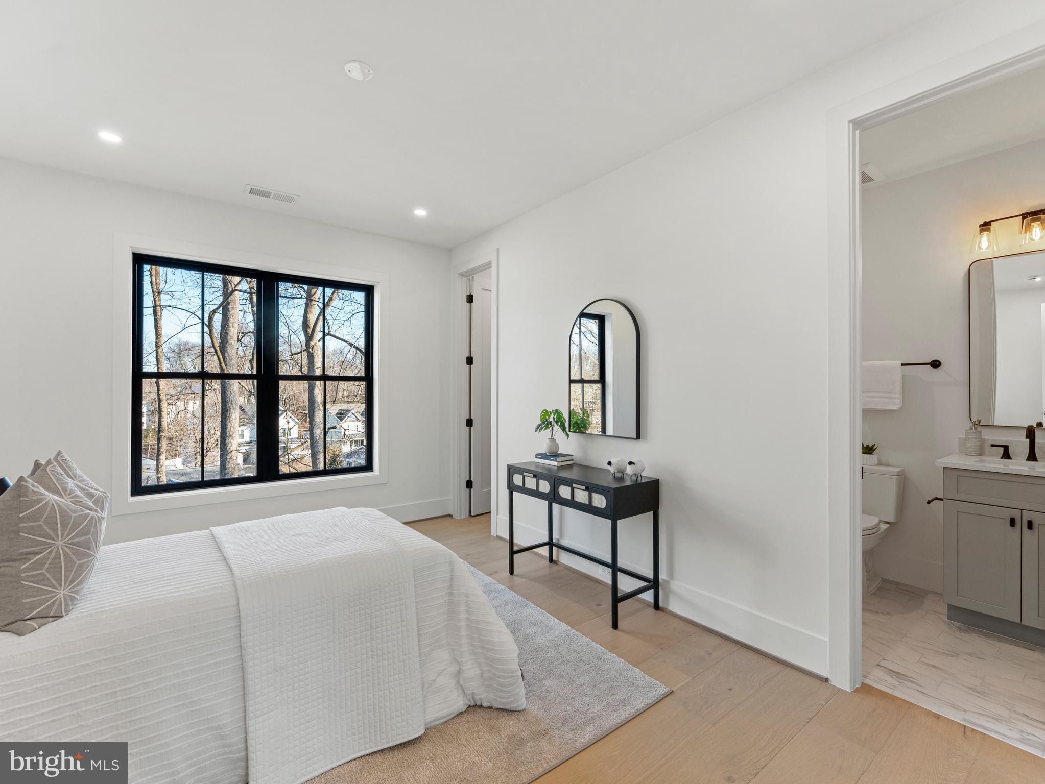 VIENNA WOODS - Residential