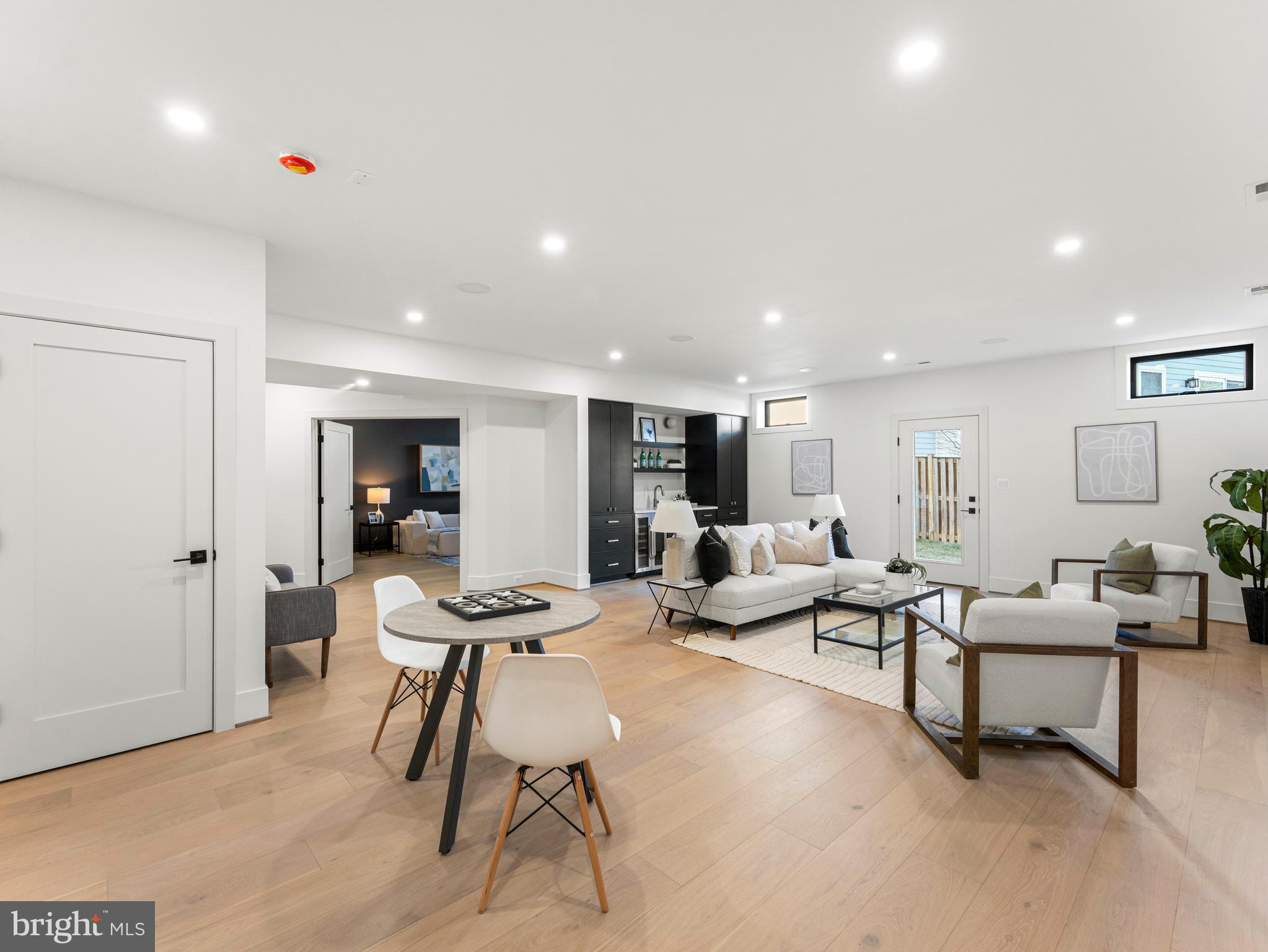 VIENNA WOODS - Residential