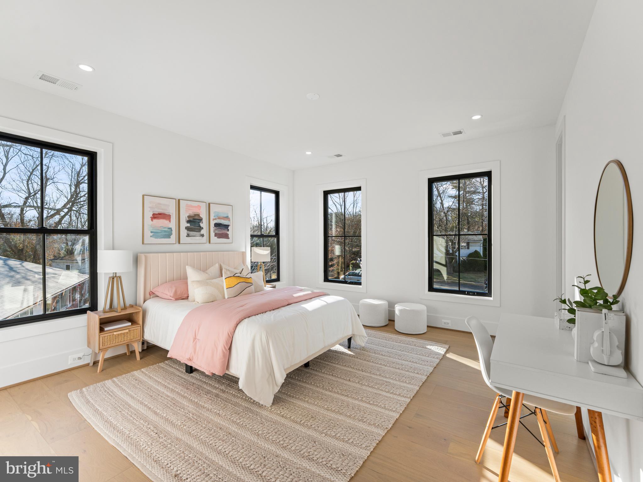 VIENNA WOODS - Residential