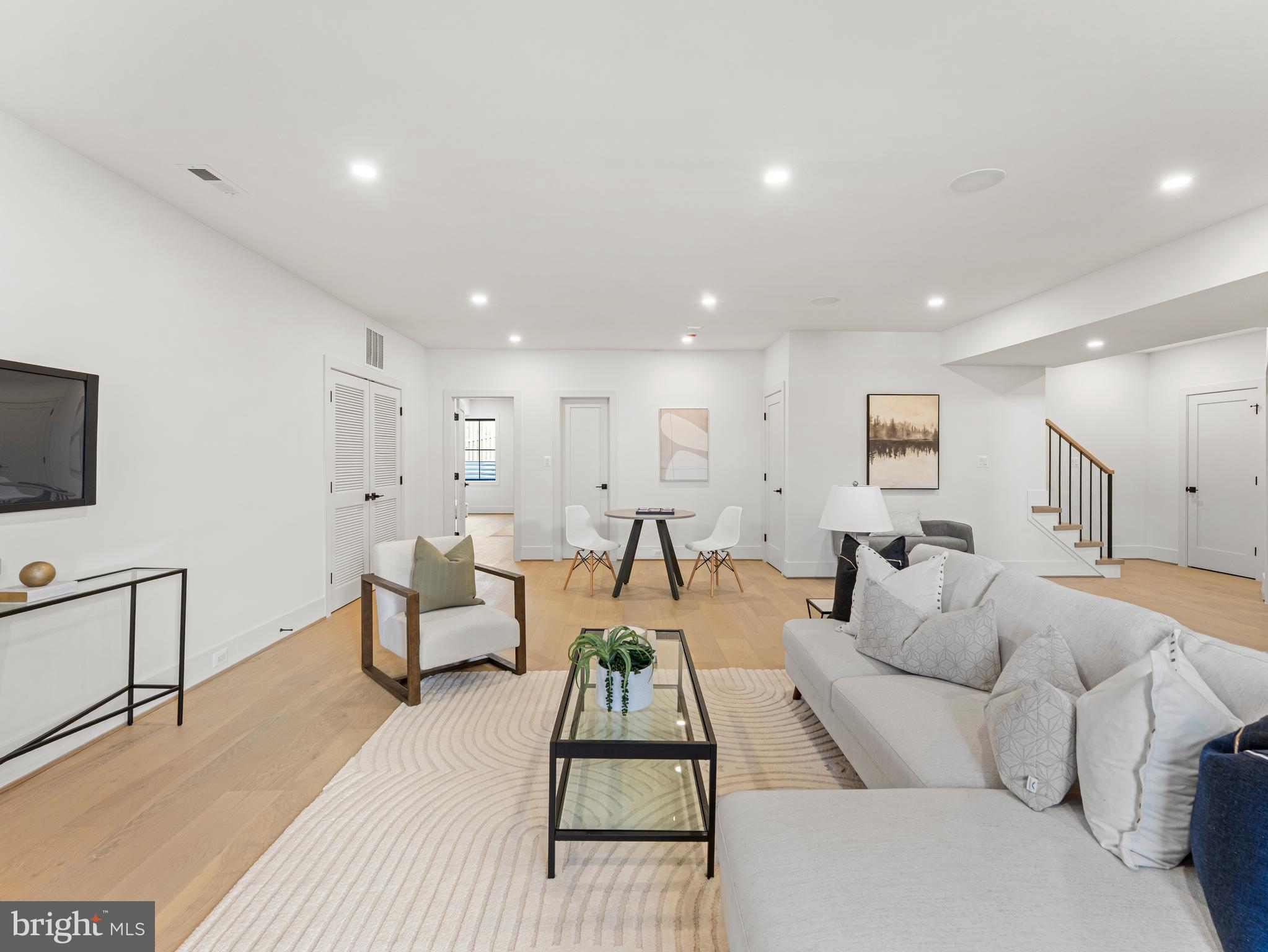 VIENNA WOODS - Residential