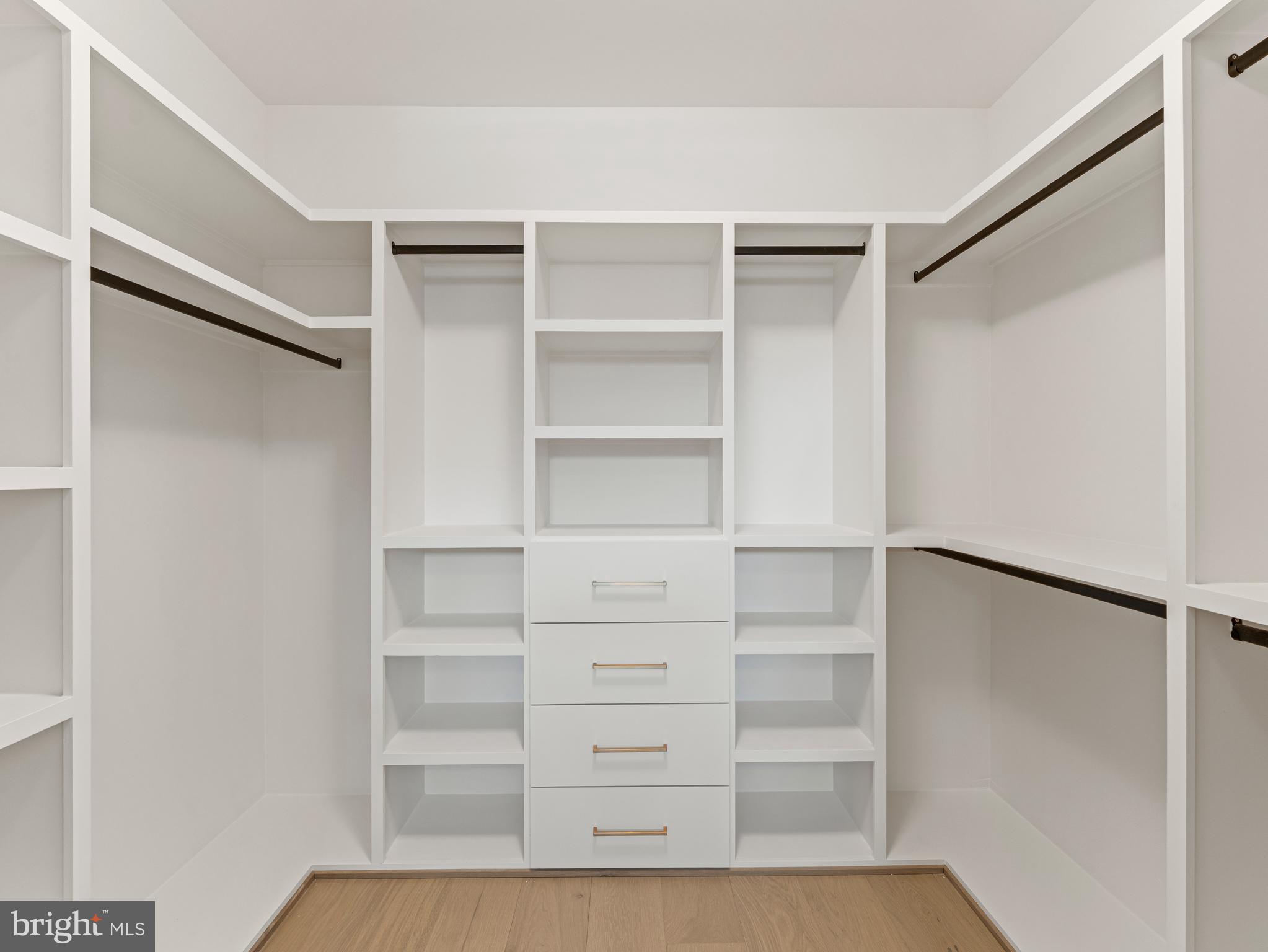 VIENNA WOODS - Residential