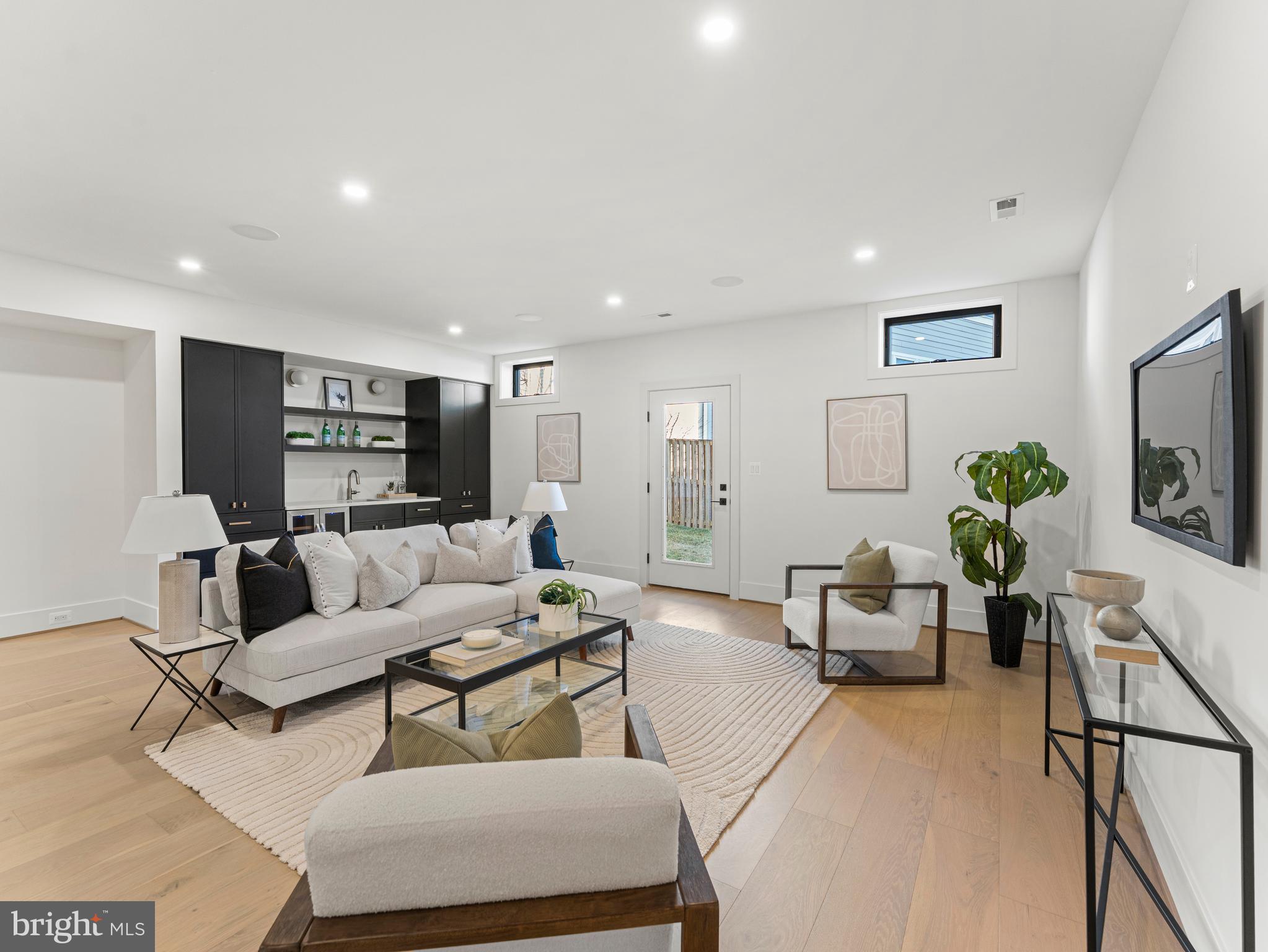 VIENNA WOODS - Residential