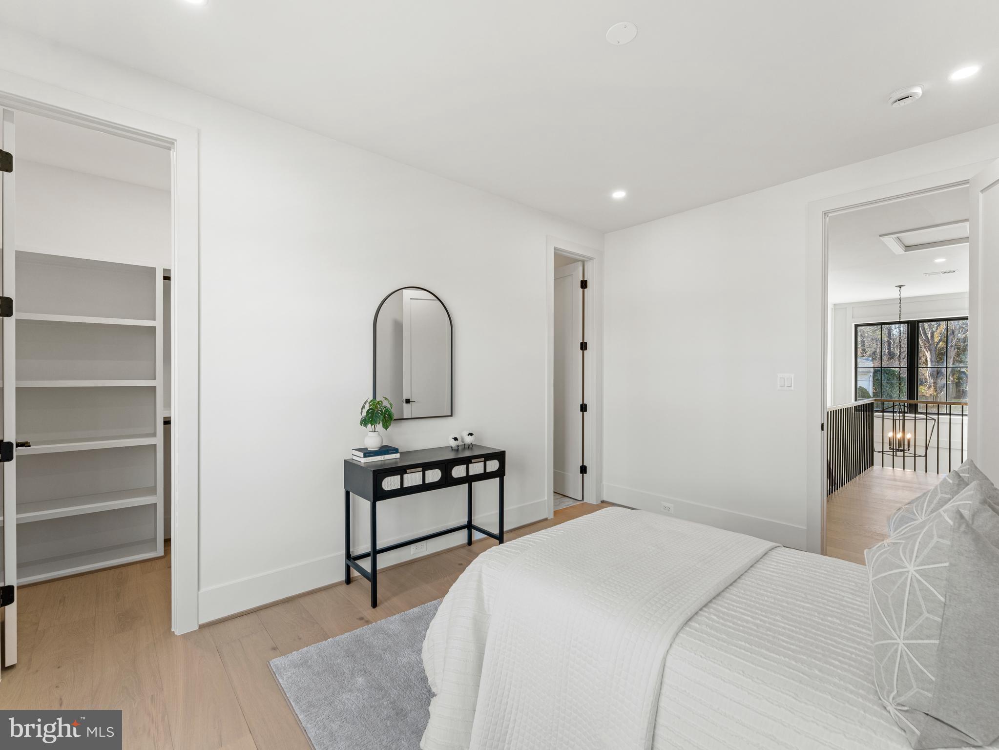 VIENNA WOODS - Residential