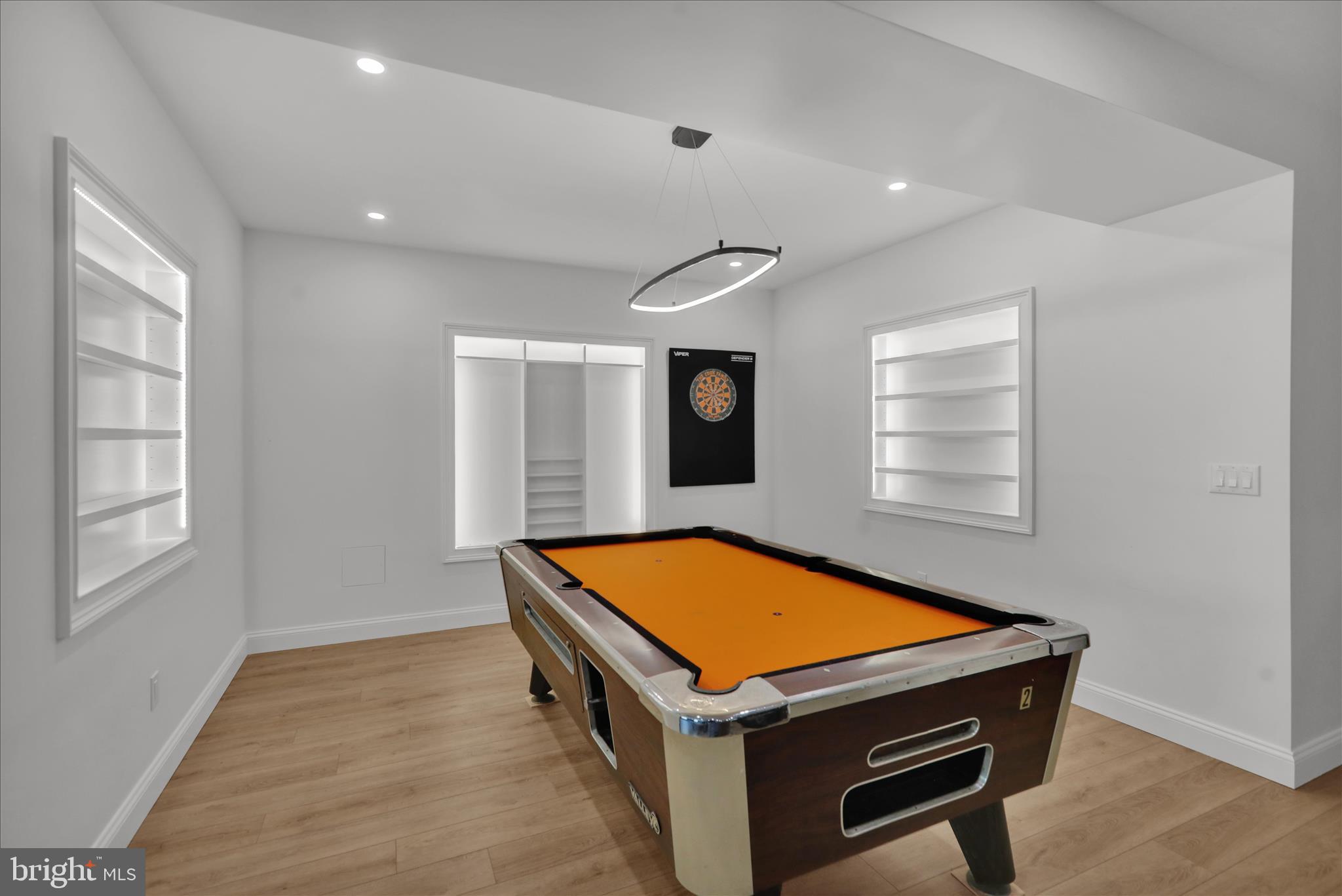 ESSEX COURT - Residential