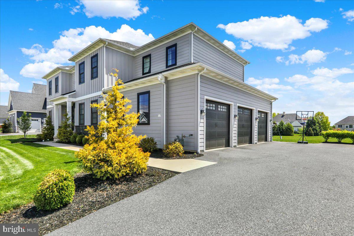 658 FLEETWOOD DRIVE