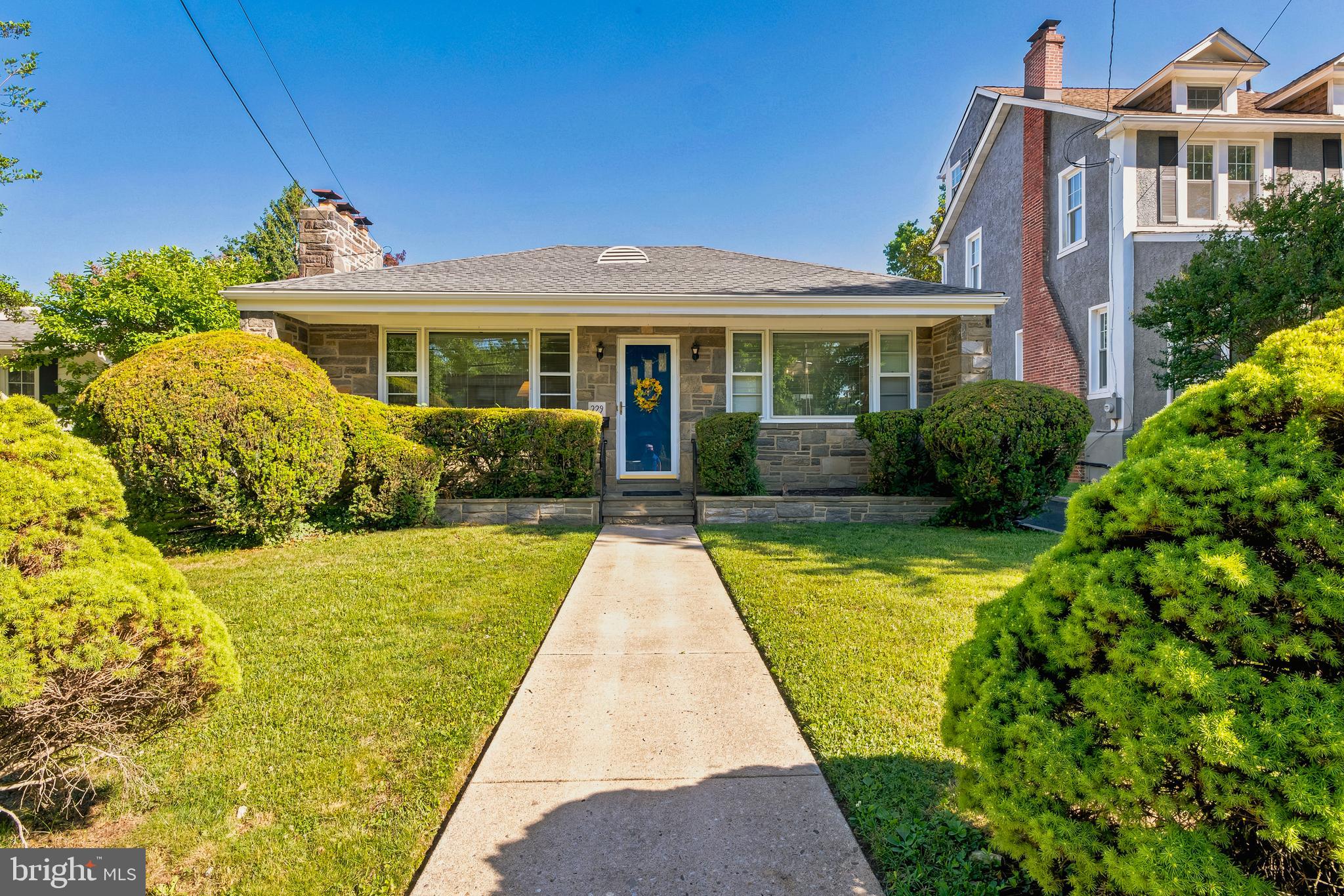 229 W KINGS HIGHWAY