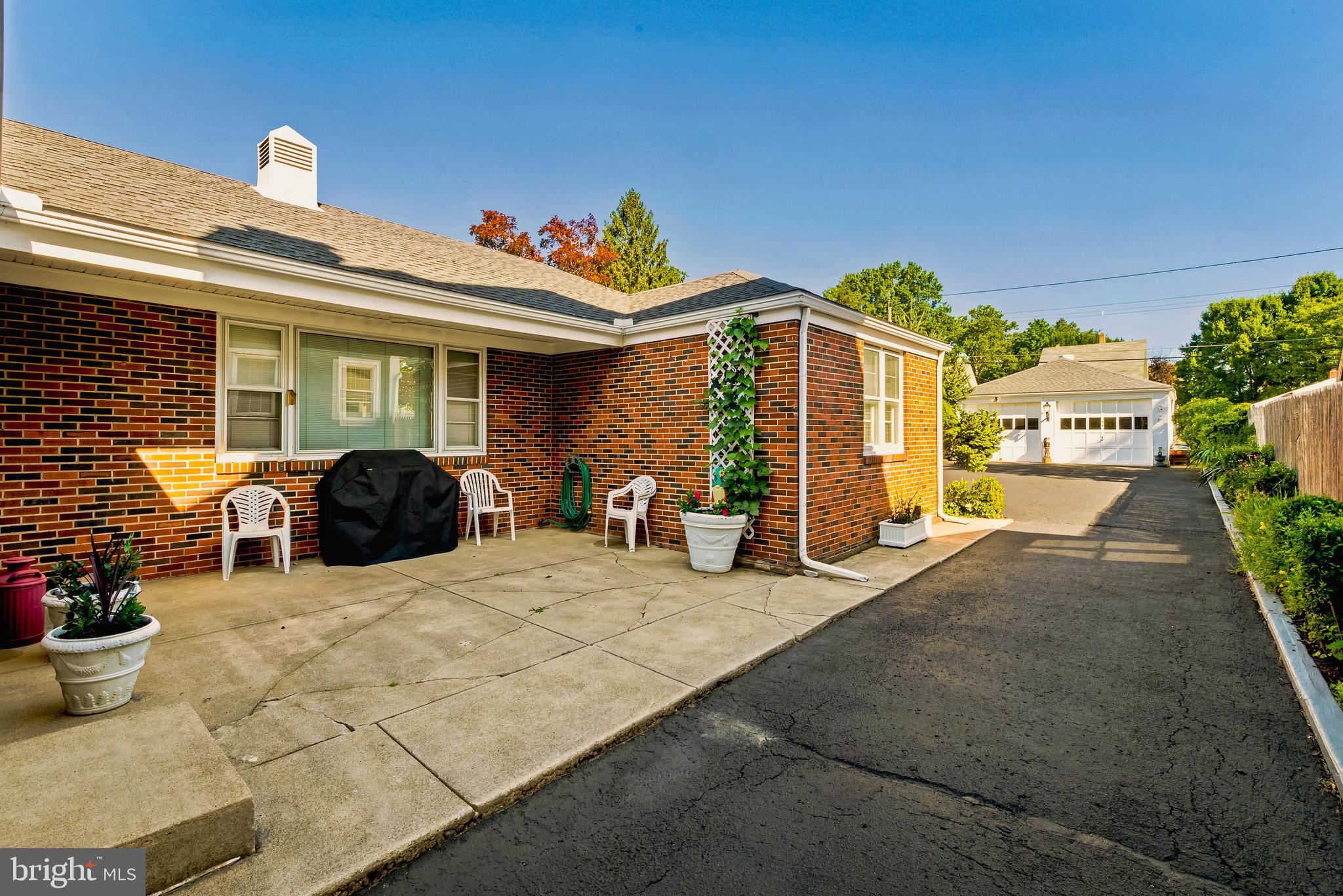 229 W KINGS HIGHWAY