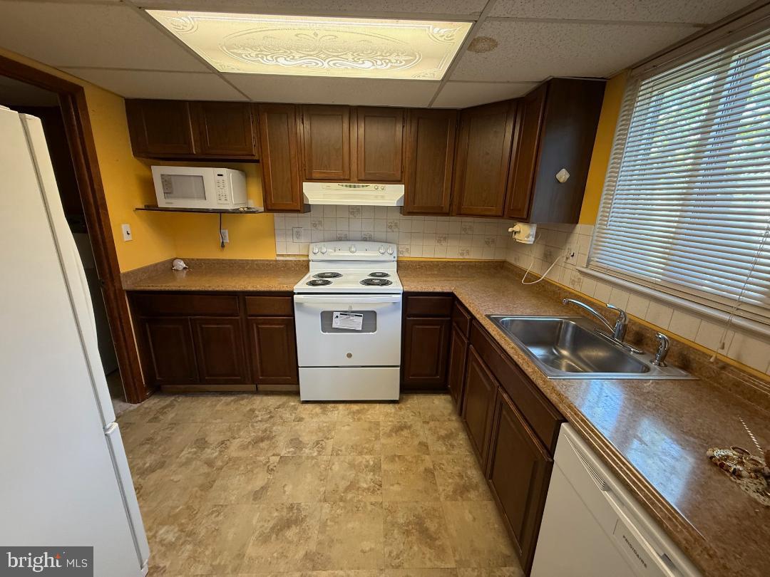 COVENTRY GREEN - Residential Lease