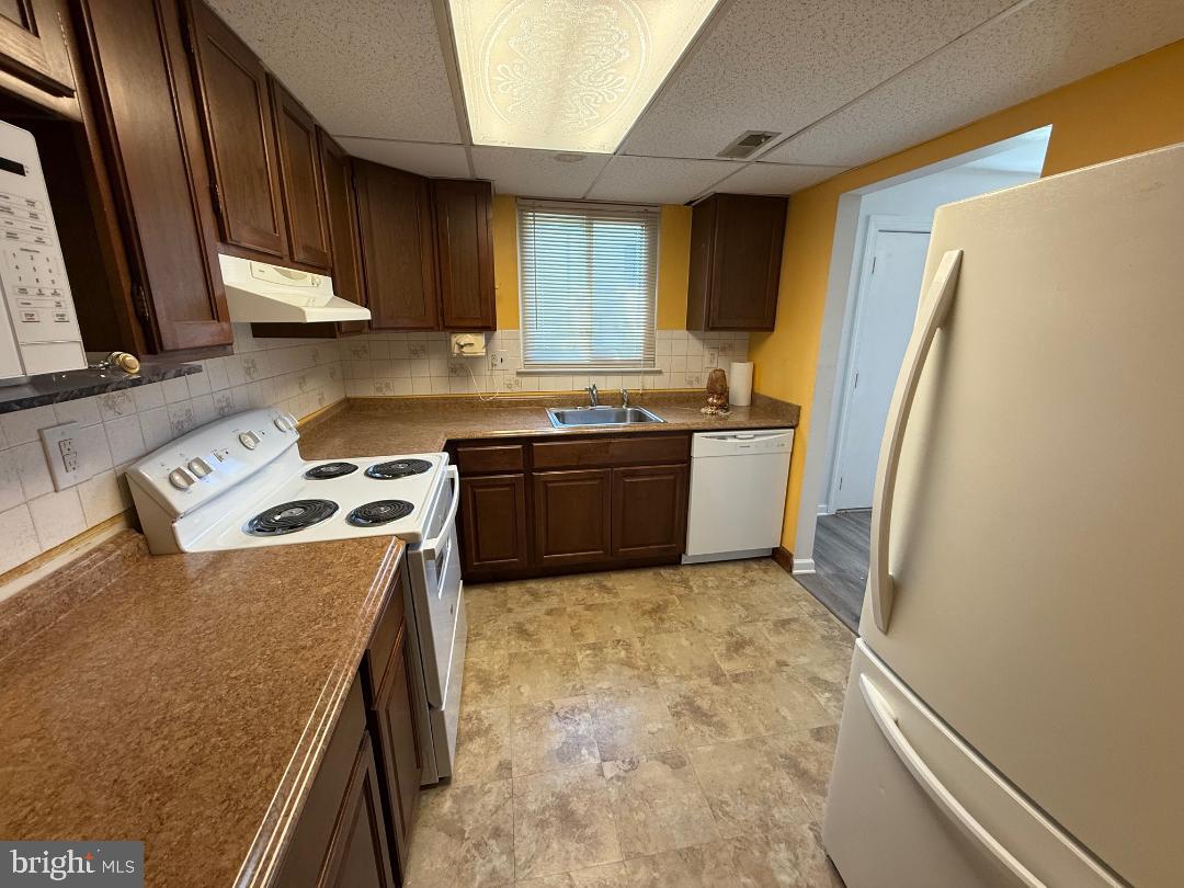 COVENTRY GREEN - Residential Lease