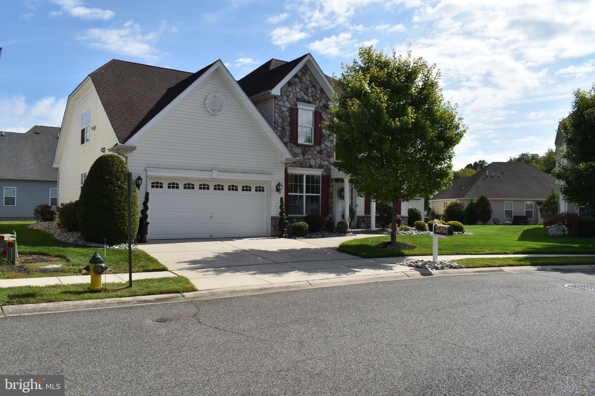 904 SWEET BRIAR CIRCLE