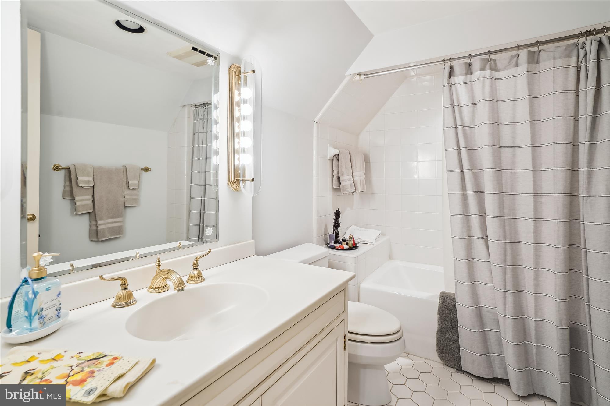 VILLAGE HAMLET - Residential