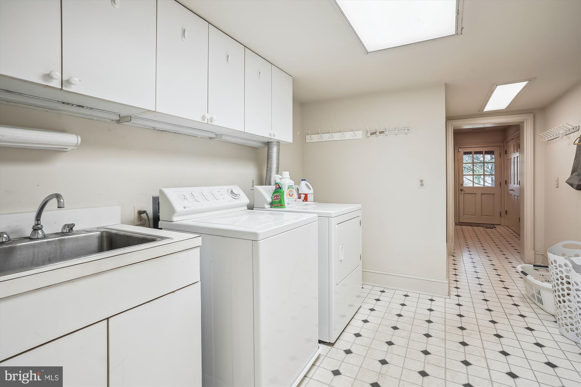 VILLAGE HAMLET - Residential