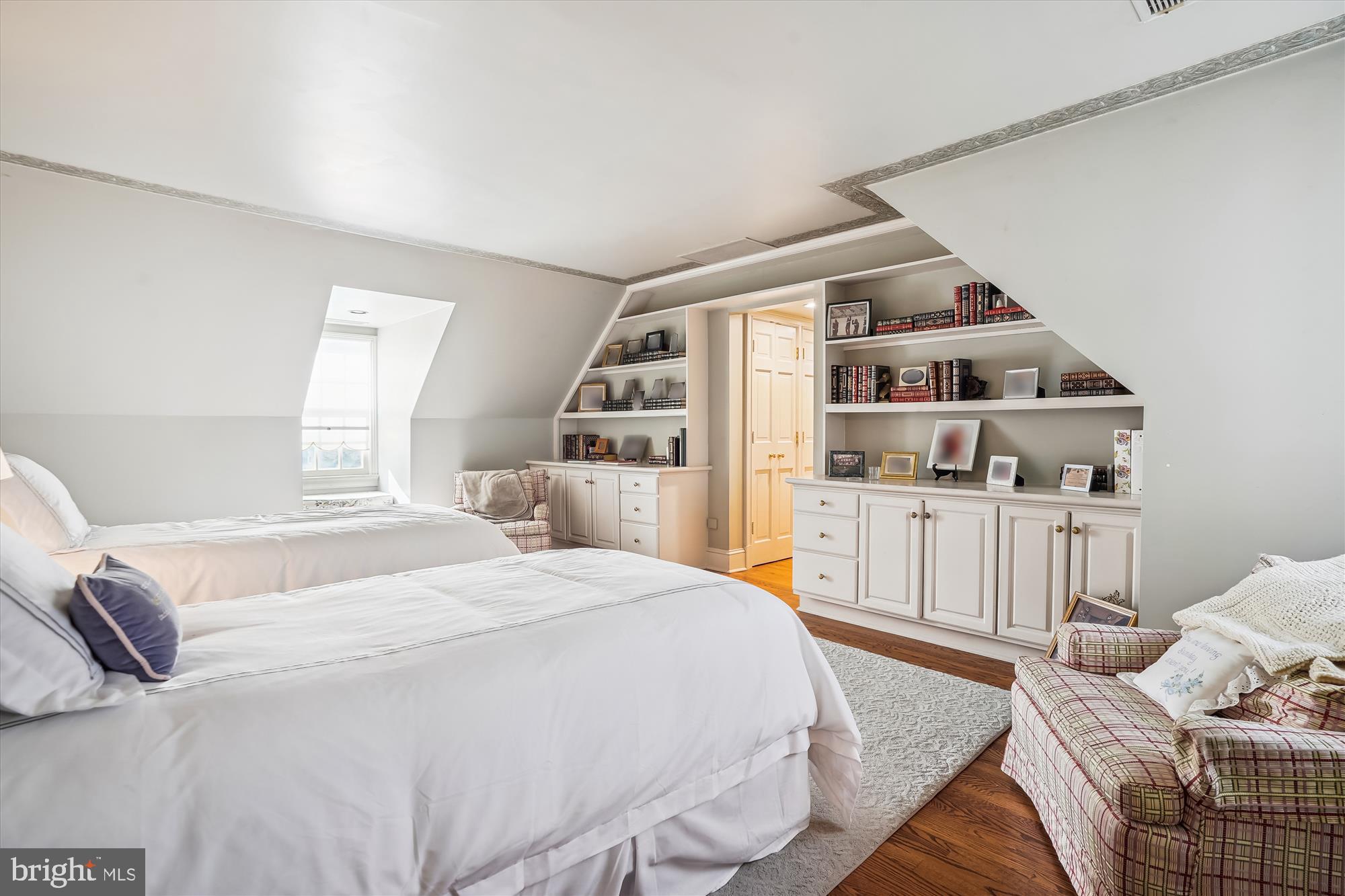 VILLAGE HAMLET - Residential