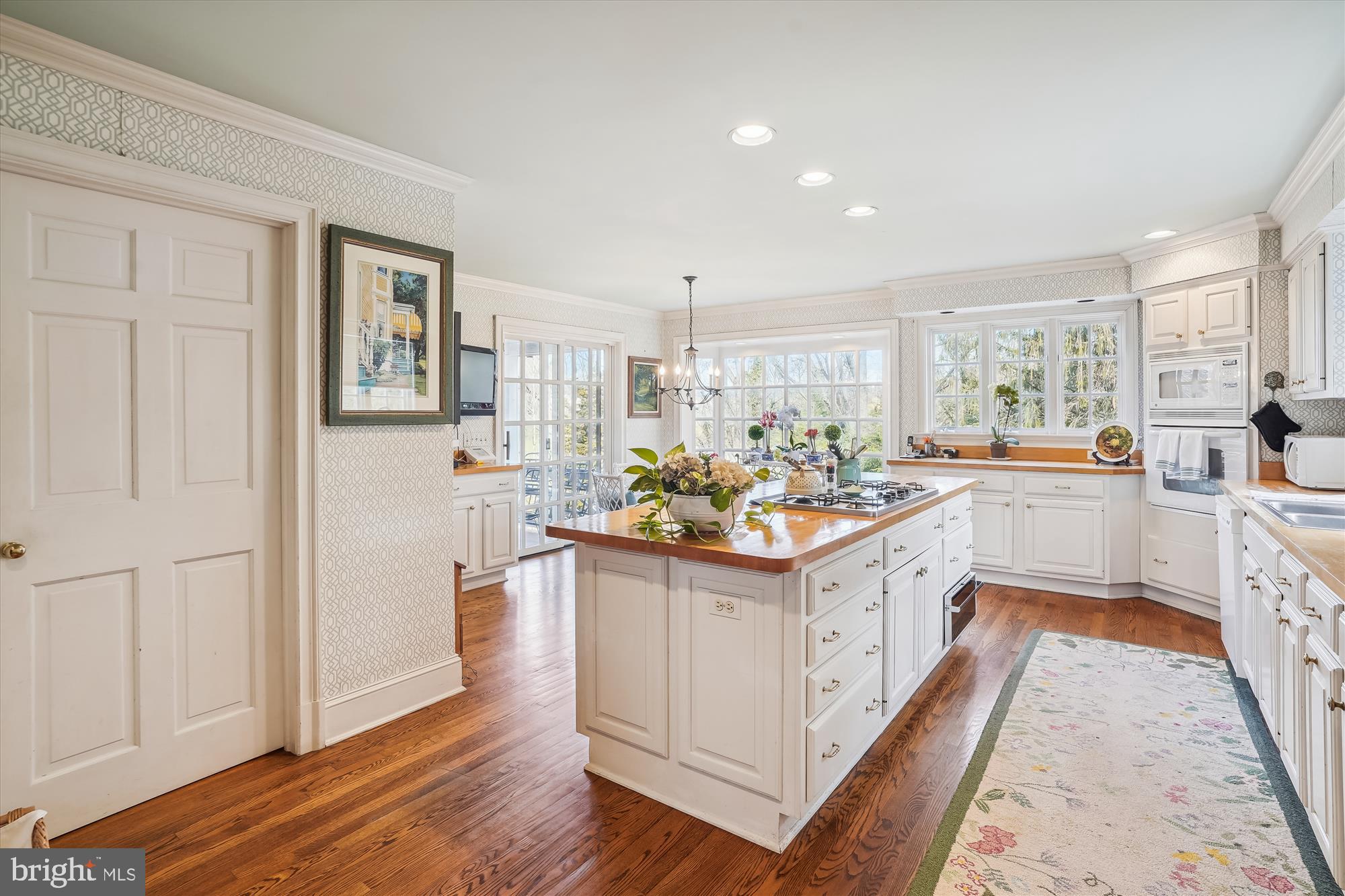 VILLAGE HAMLET - Residential