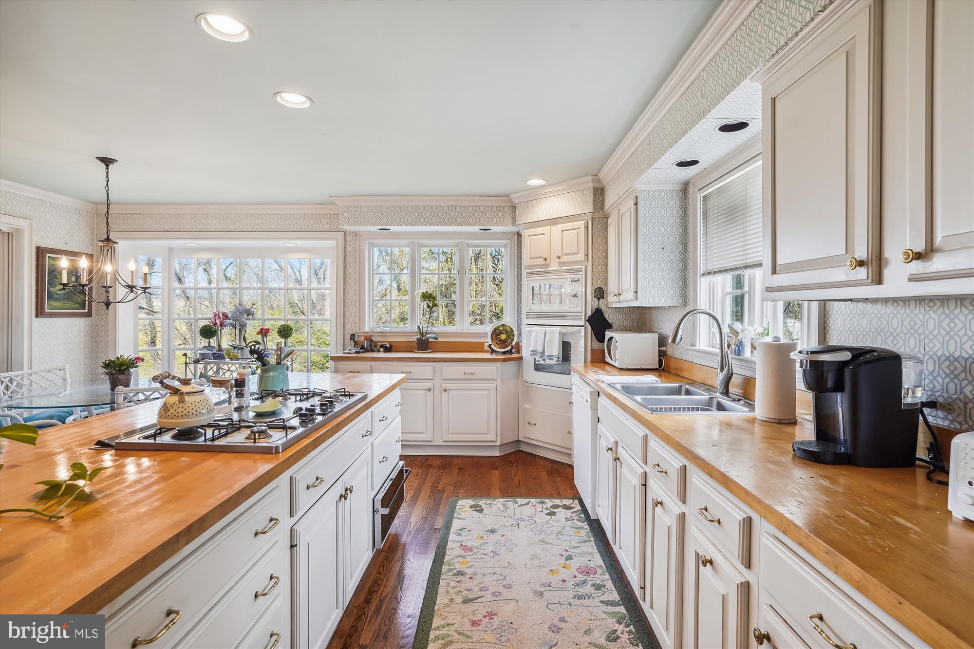 VILLAGE HAMLET - Residential