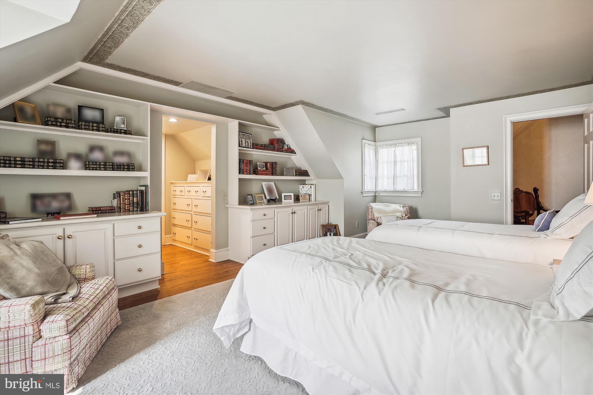 VILLAGE HAMLET - Residential