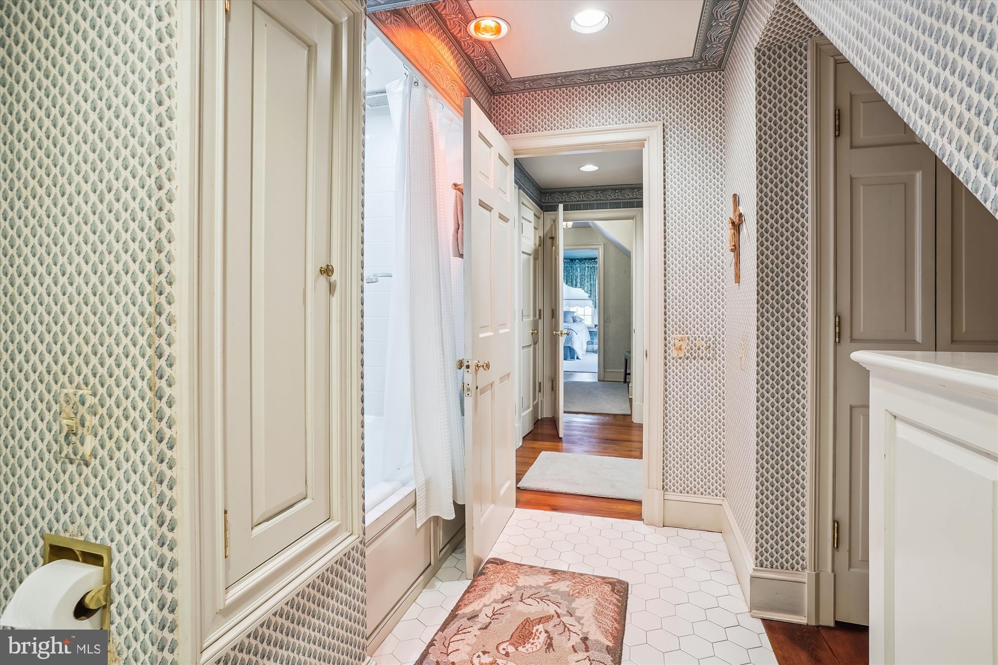 VILLAGE HAMLET - Residential