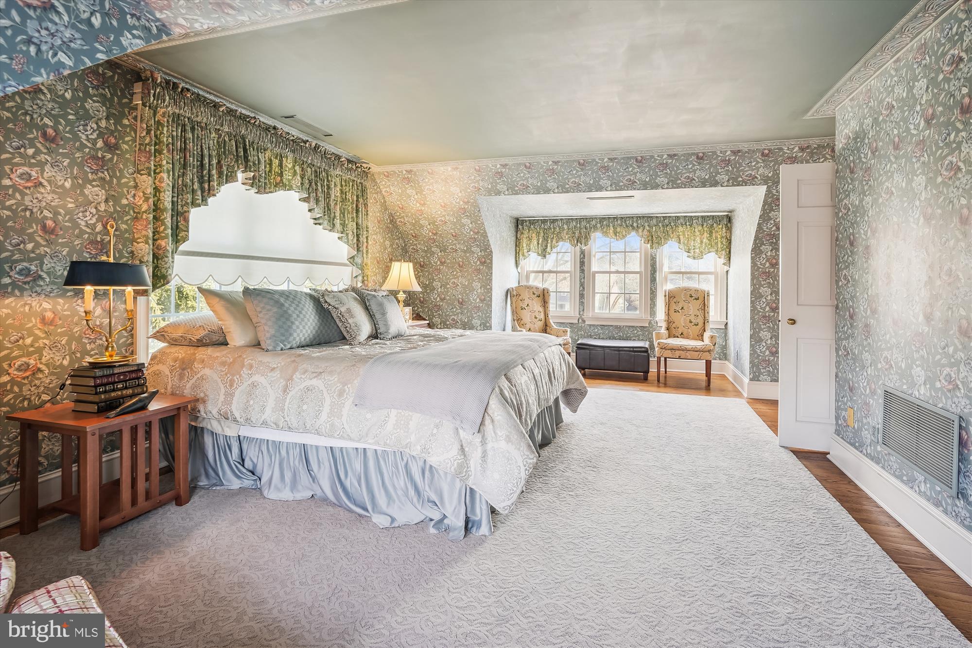 VILLAGE HAMLET - Residential