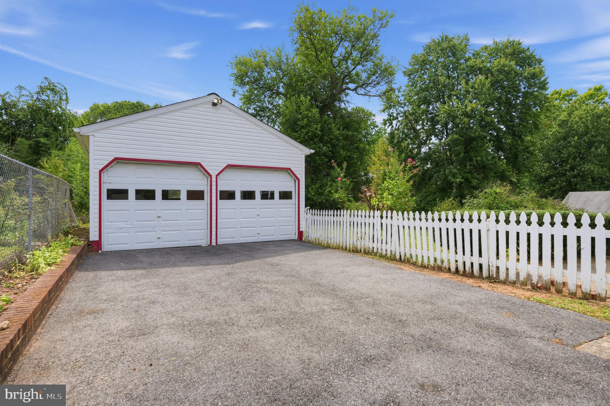728 DENNIS AVENUE