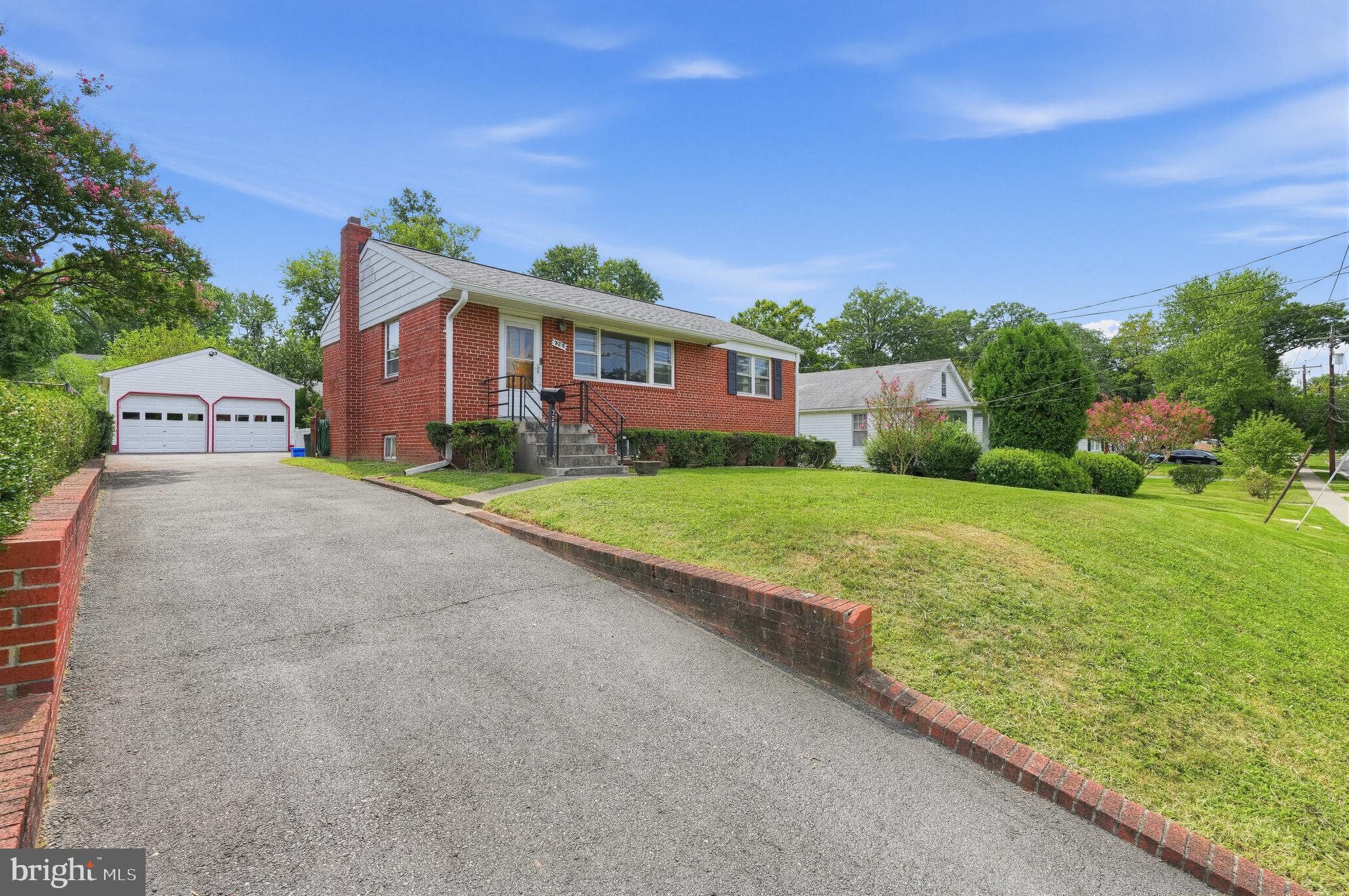 728 DENNIS AVENUE
