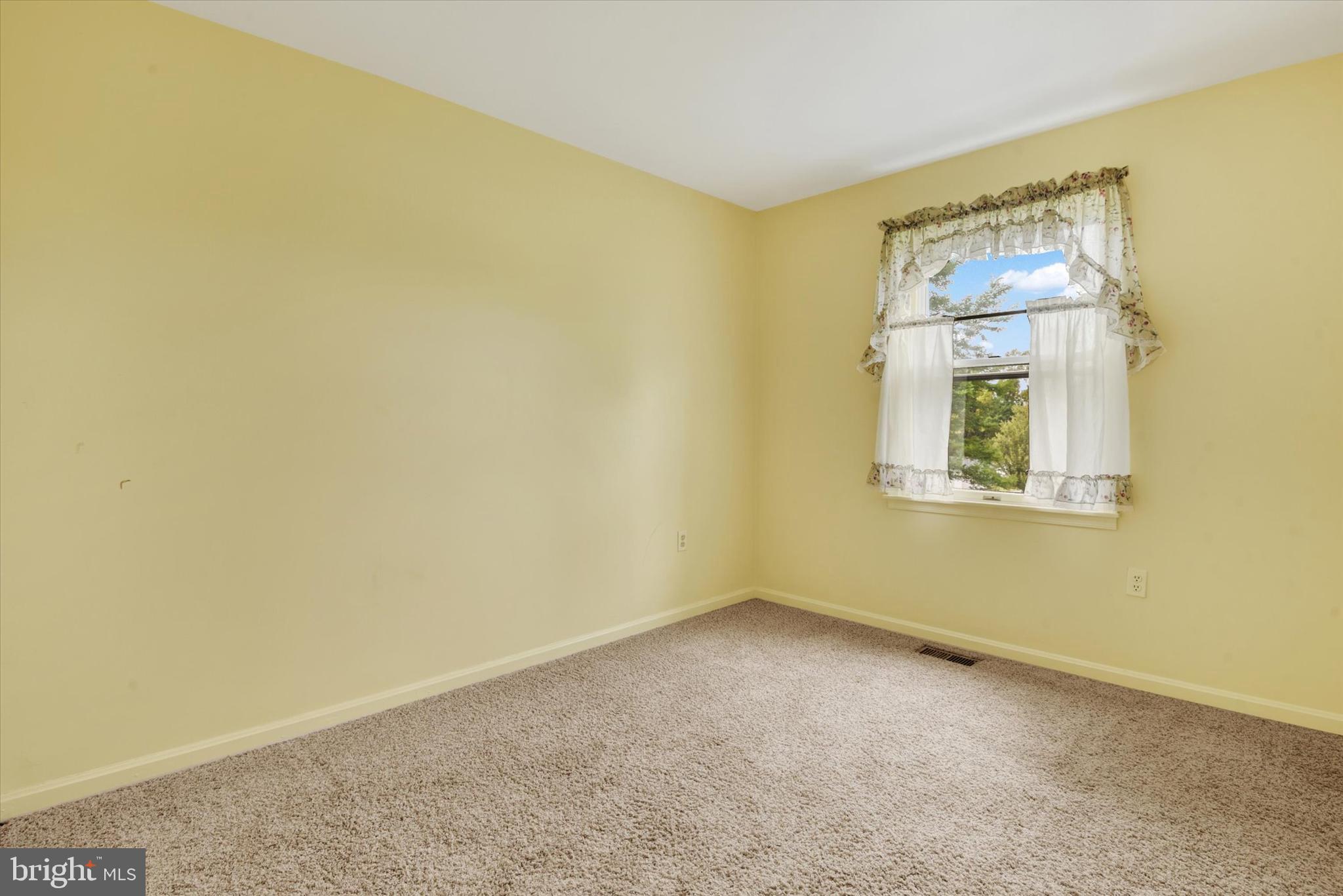 ROUGH N TUMBLE ACRES - Residential