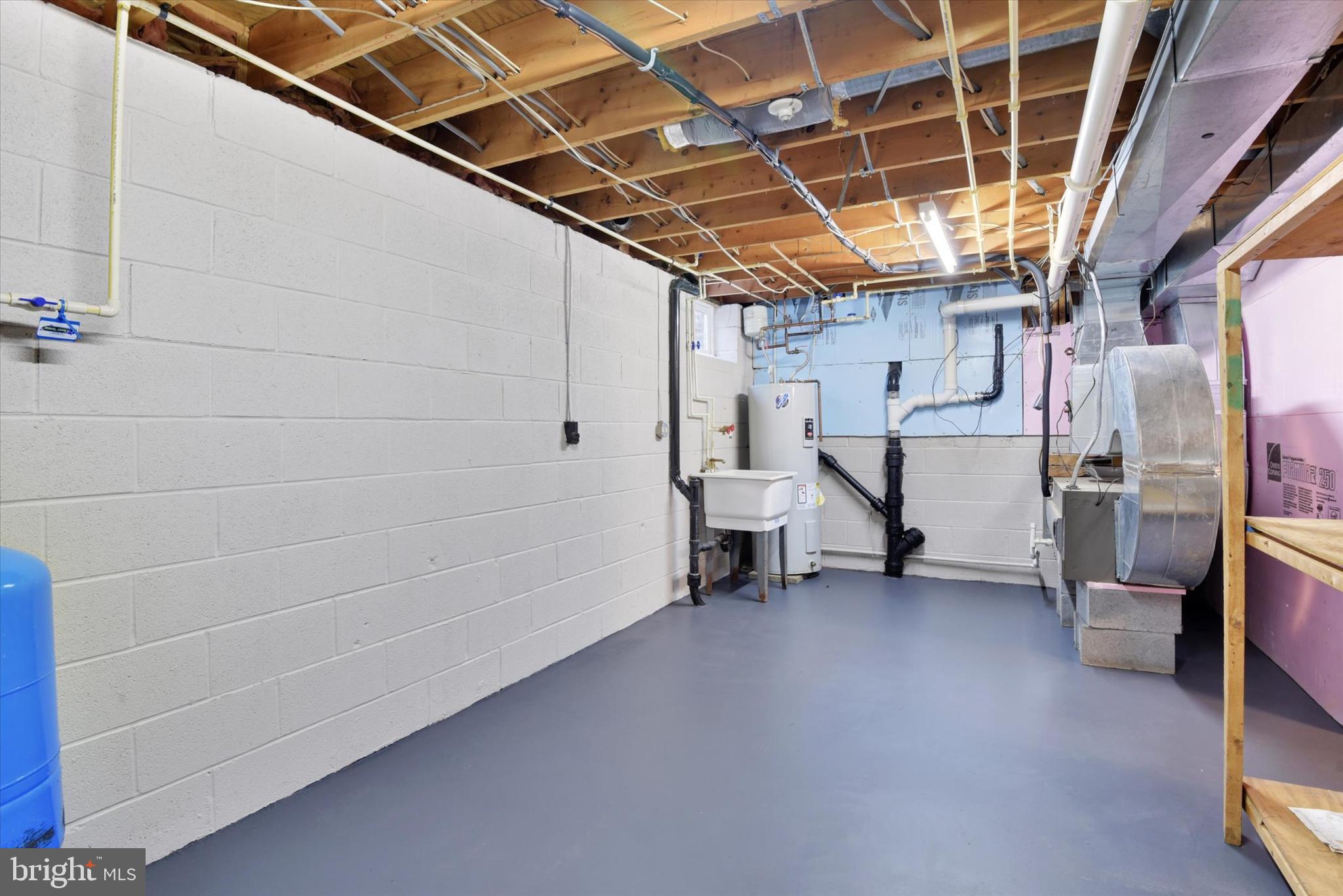 ROUGH N TUMBLE ACRES - Residential