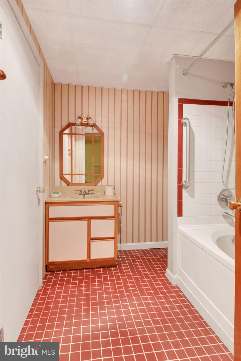 ROUGH N TUMBLE ACRES - Residential